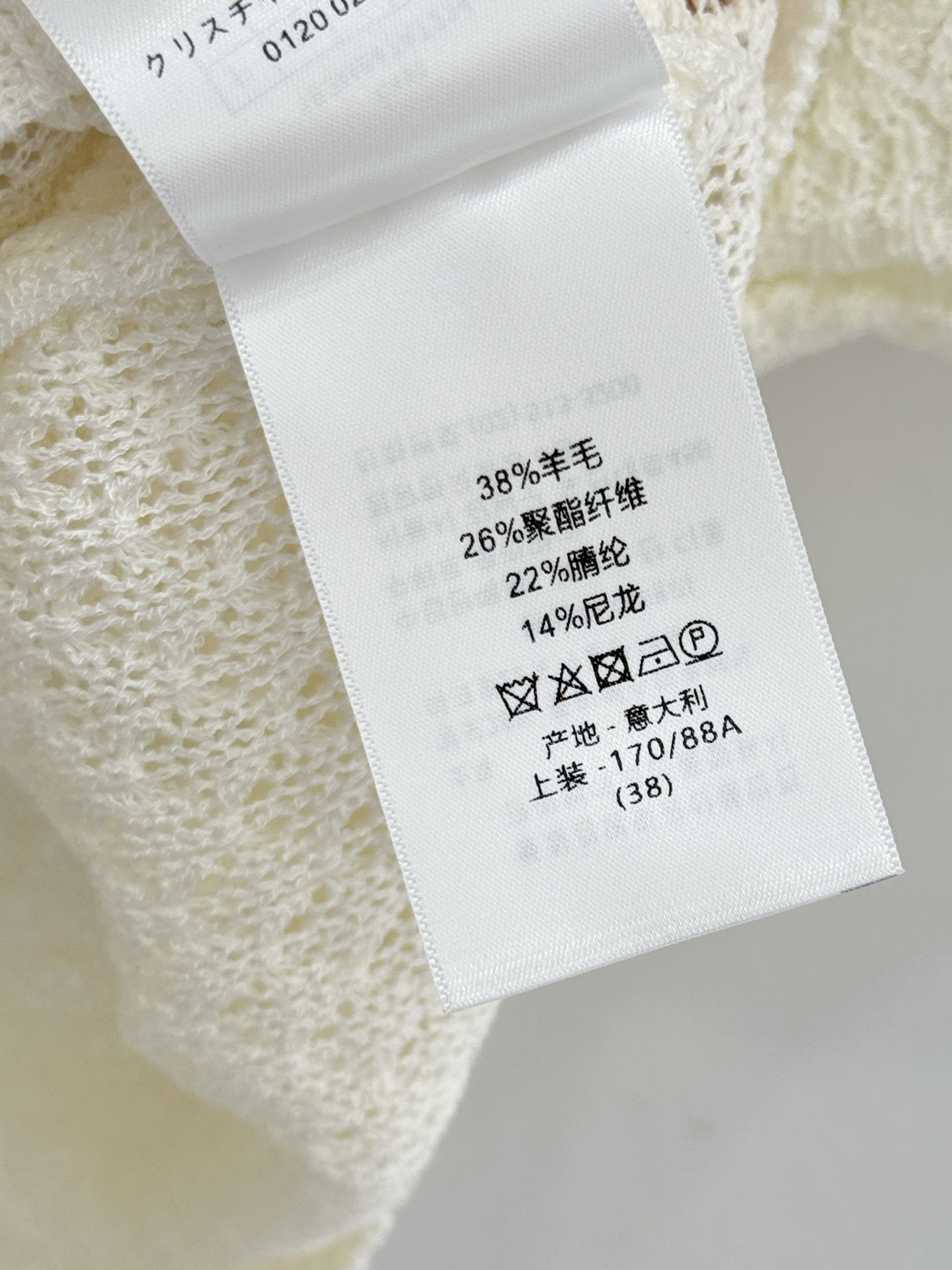 Chanel 高级感，慵懒百搭。春夏 ，荷叶袖设计俏皮灵动随性显瘦