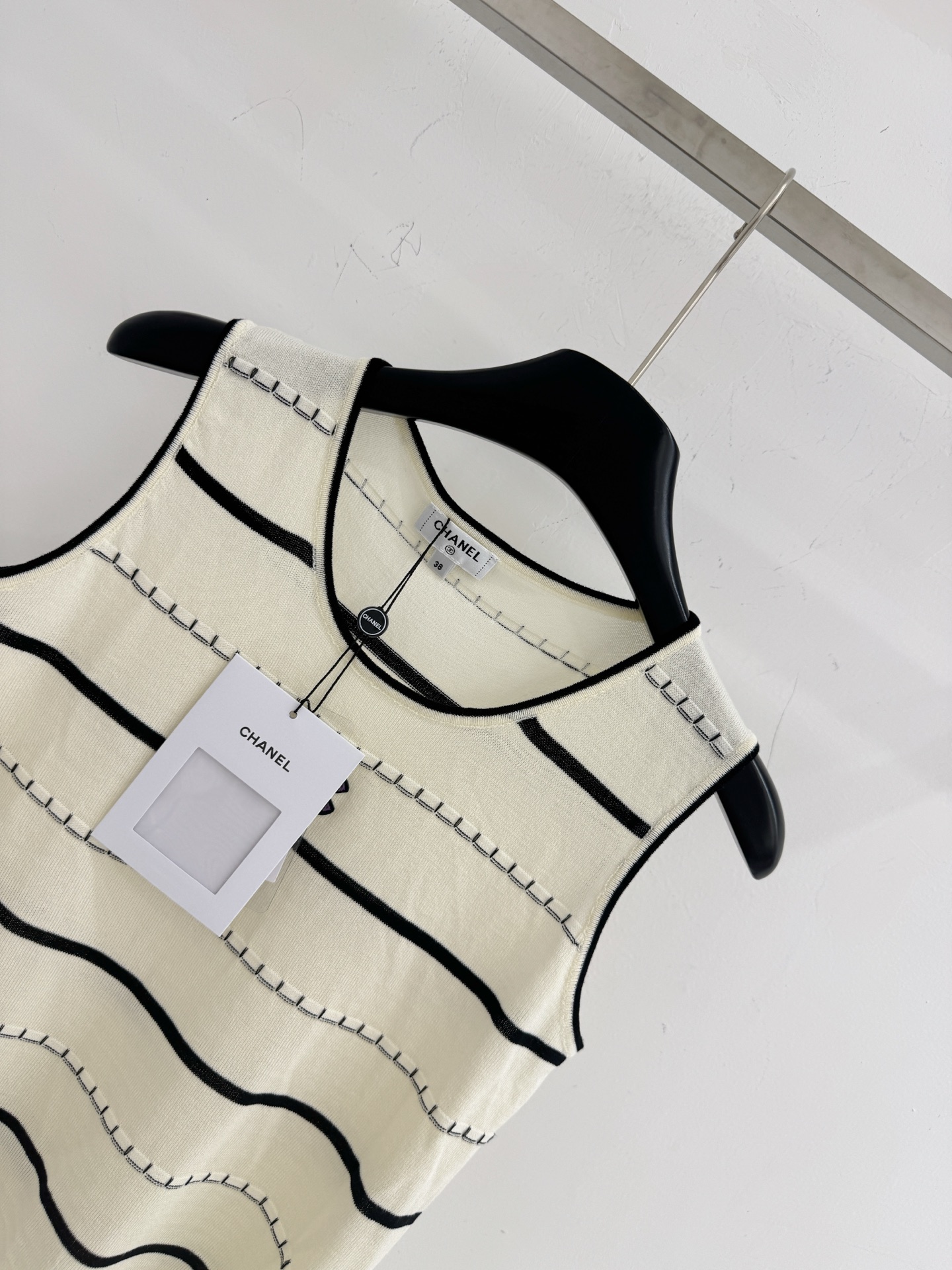 Chanel 撞色条纹针织背心，休闲百搭，针织面料柔软亲肤，春夏休闲通勤百搭单品D