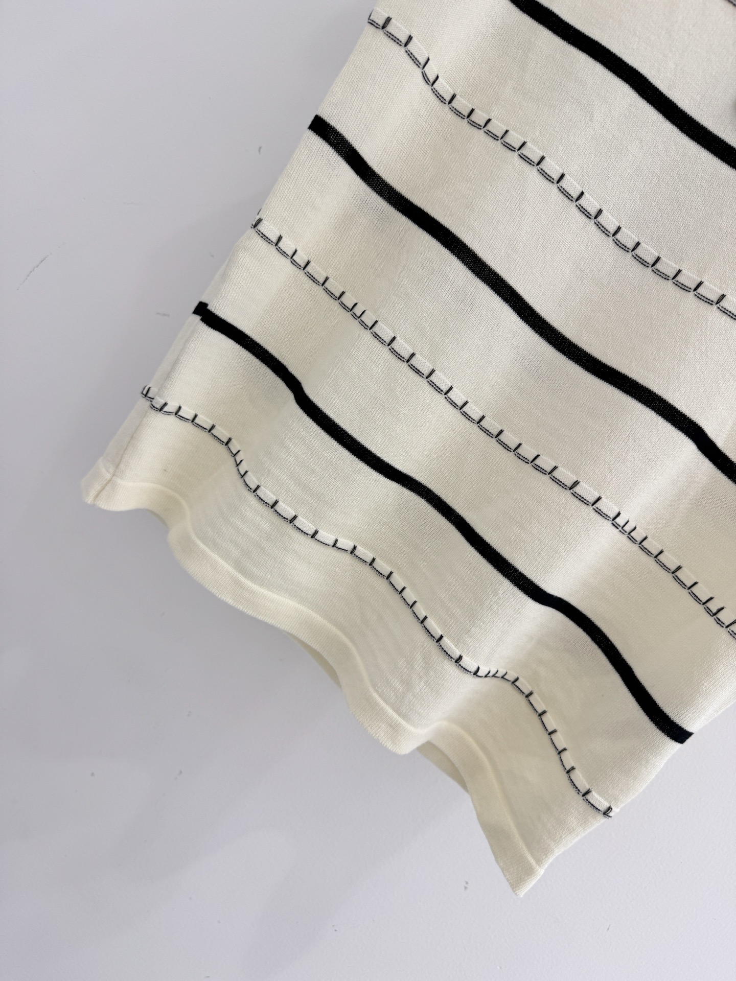 Chanel 撞色条纹针织背心，休闲百搭，针织面料柔软亲肤，春夏休闲通勤百搭单品D