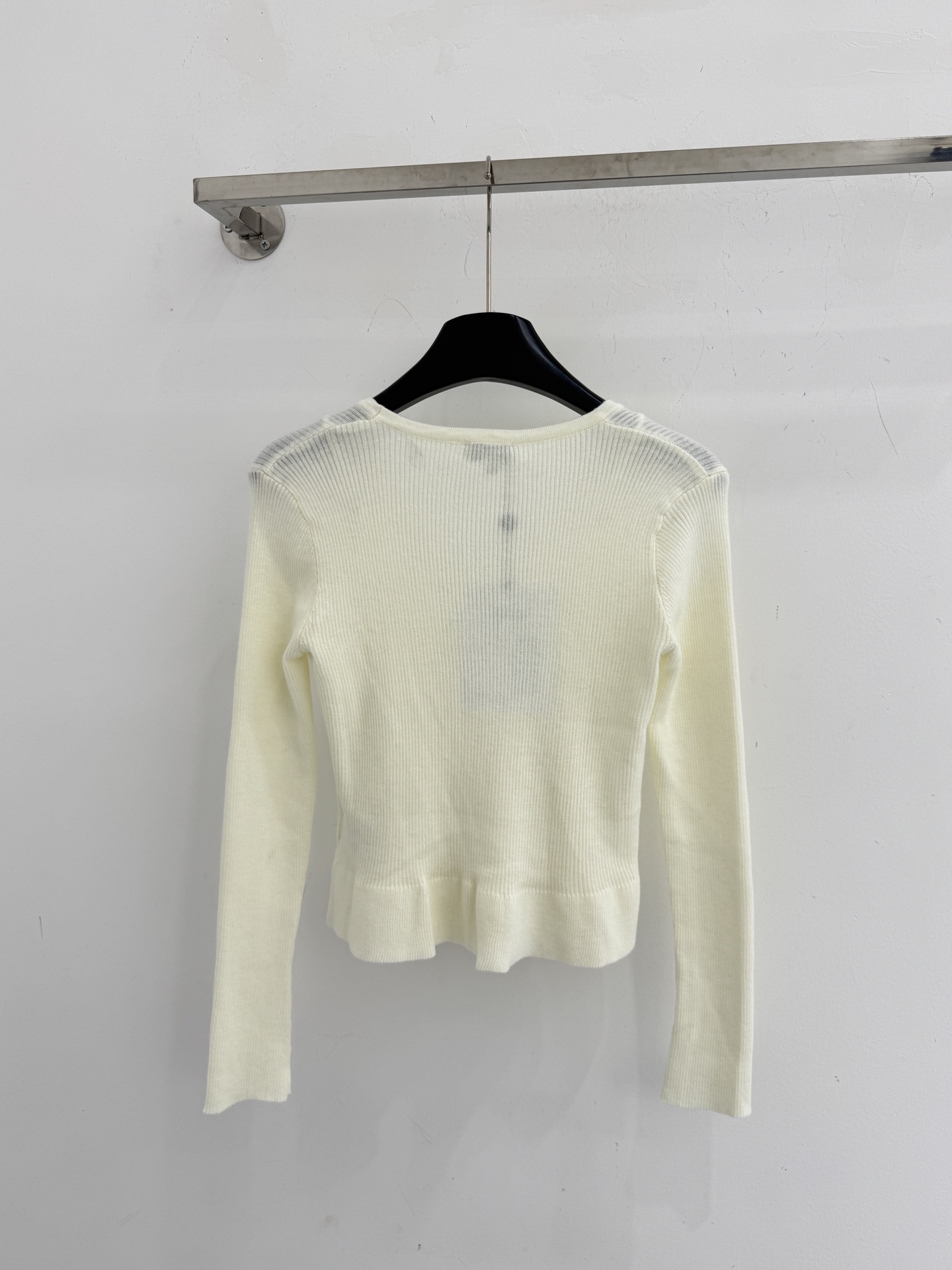 Chrome Hearts V领针织开衫，内搭吊带背心，坑条修身显瘦，简约百搭，温柔奶油白与雾霾蓝配色，气质优雅，日常通勤 L