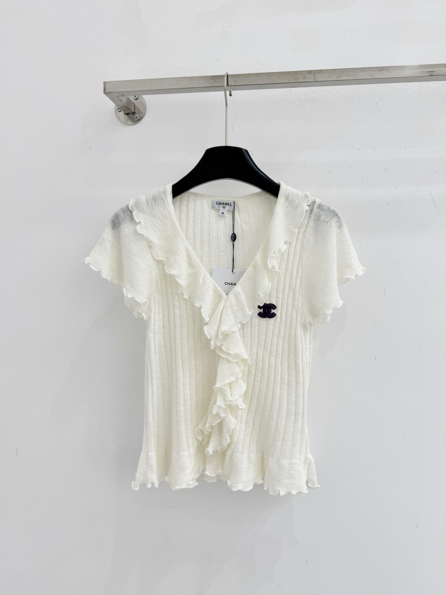 Chrome Hearts 仙气纯白荷叶边针织开衫，V领木耳边+小飞袖，坑条显瘦，温柔优雅，夏日氛围感拉满L