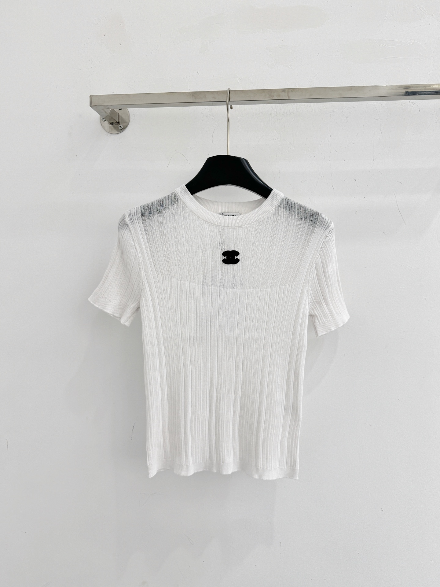 Chrome Hearts 简约圆领坑条针织短袖，修身显瘦，软糯亲肤透气，胸前 小标点缀