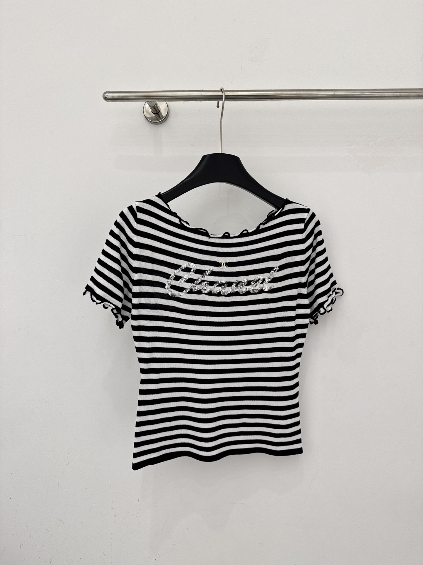 Chrome Hearts 撞白条纹针织短袖，亮片字母点缀，木耳边袖口，修身显瘦，温柔 ，夏日百搭。D