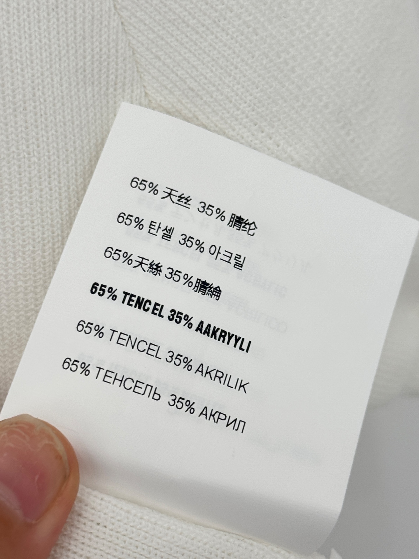 Celine 黑白撞色Polo针织短袖，翻领设计，简约纽扣点缀，修身显瘦，通勤日常百搭，尽显高级质感。B