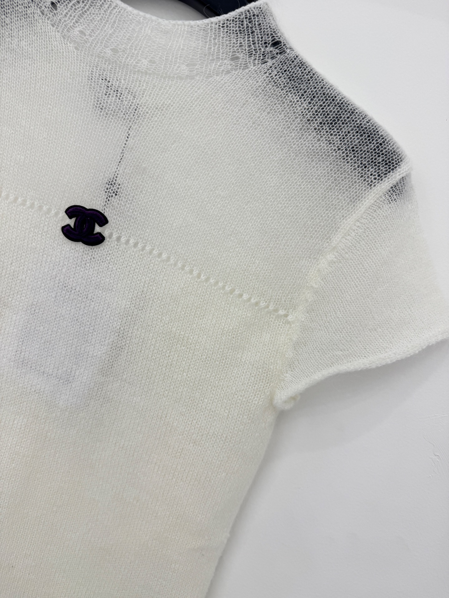Chrome Hearts 简约半高领针织短袖，微透网纱拼接，小标点缀，软糯透气，修身显瘦，百搭高级。L