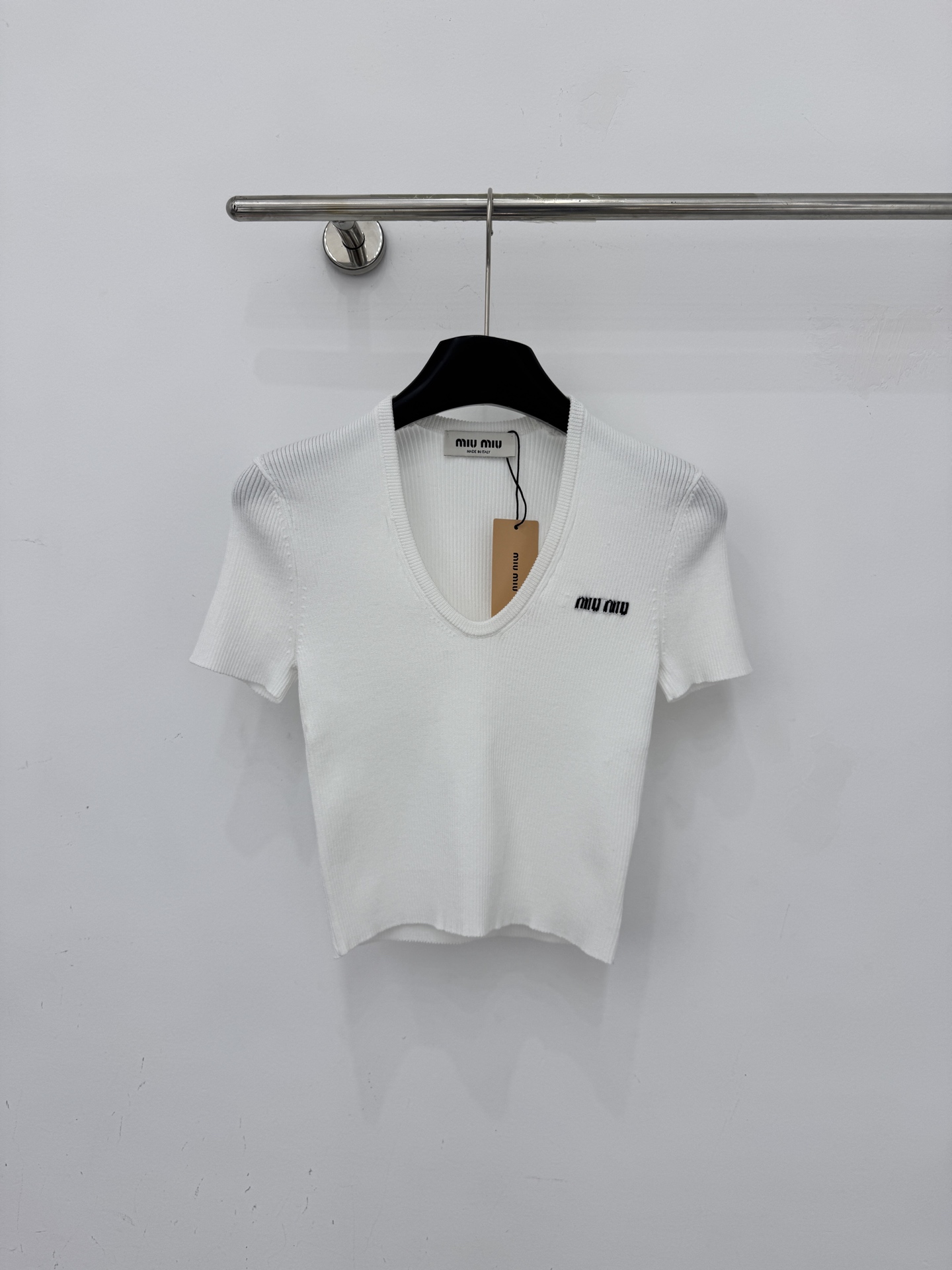 Unknown 系V领针织短袖，修身显瘦，简约百搭