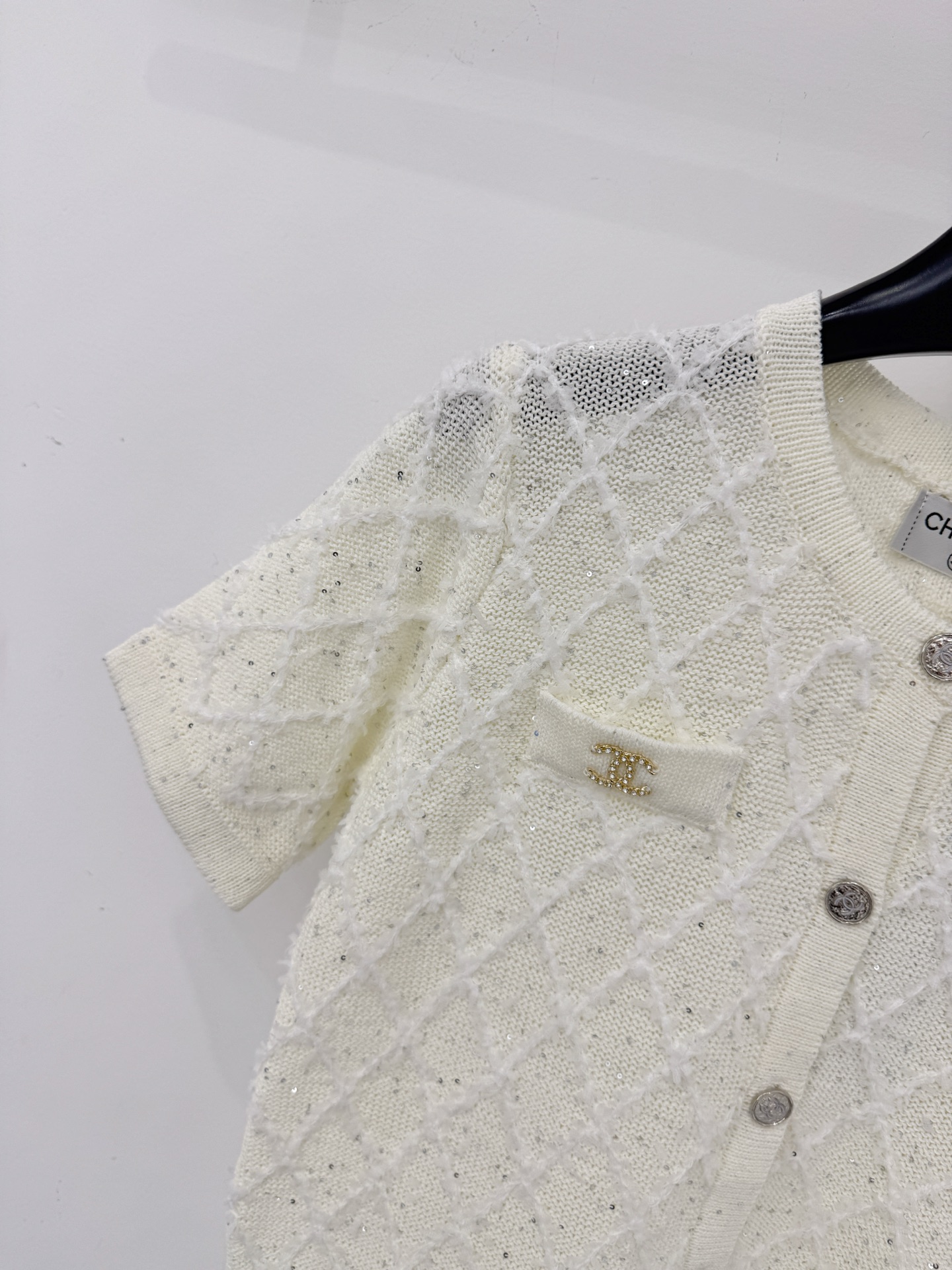 Chanel 米白菱格亮片针织短袖开衫，圆领单排扣，小香风，透气轻薄，温柔显贵，日常通勤百搭。H