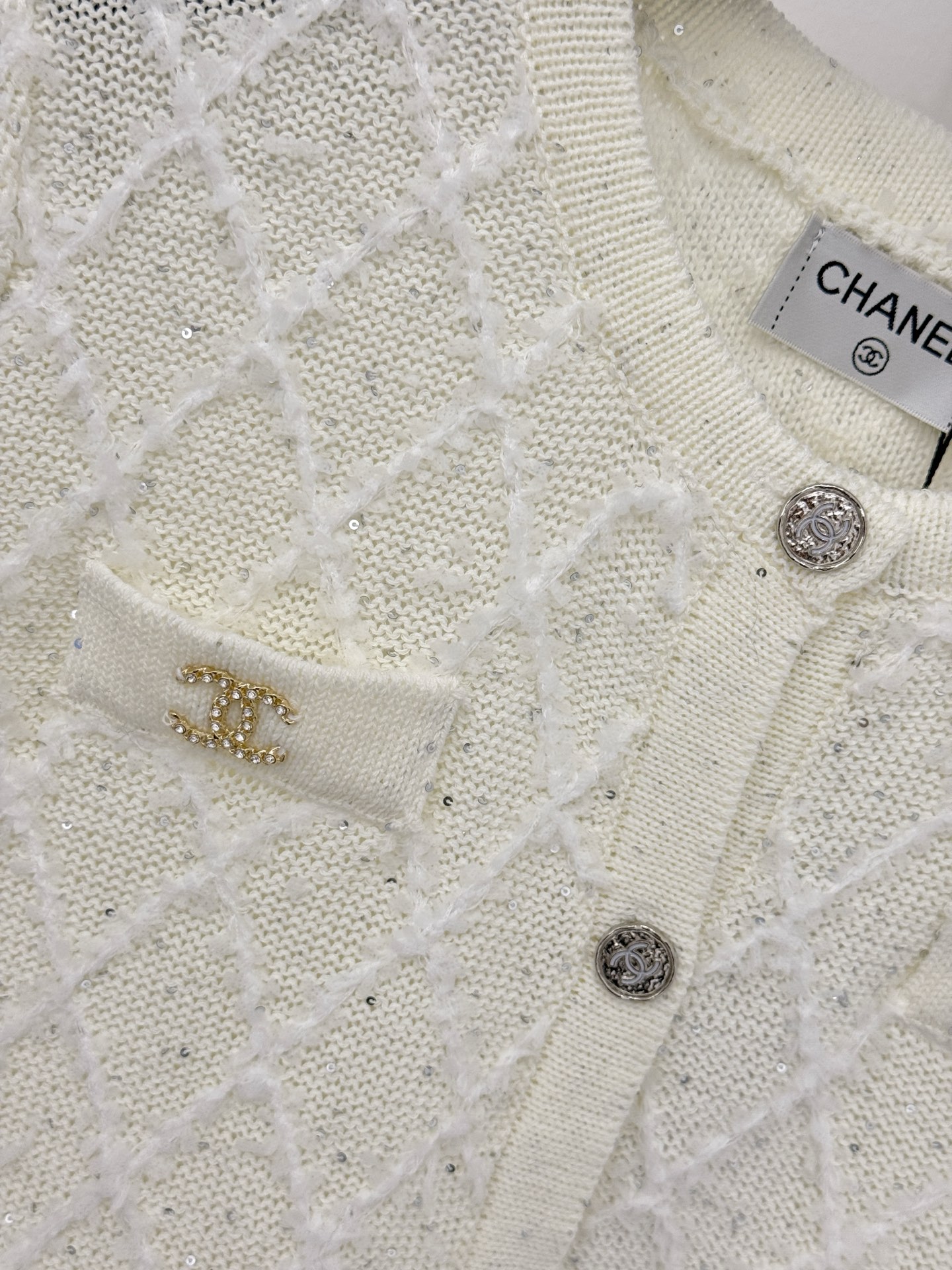 Chanel 米白菱格亮片针织短袖开衫，圆领单排扣，小香风，透气轻薄，温柔显贵，日常通勤百搭。H