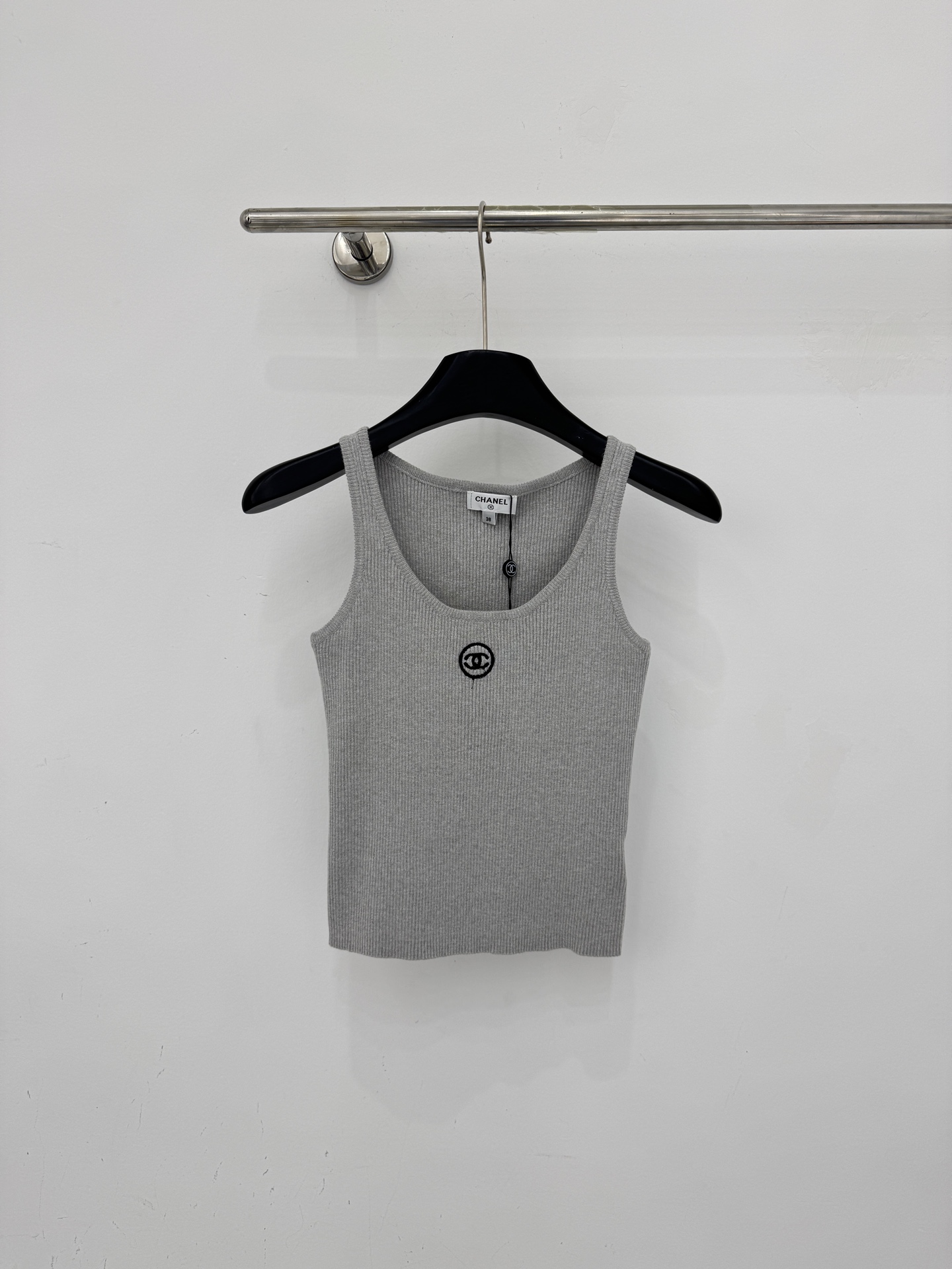 Chrome Hearts 黑白两色针织背心，修身显瘦，软糯亲肤，简约U领，小标点缀，百搭内搭外穿都 。L