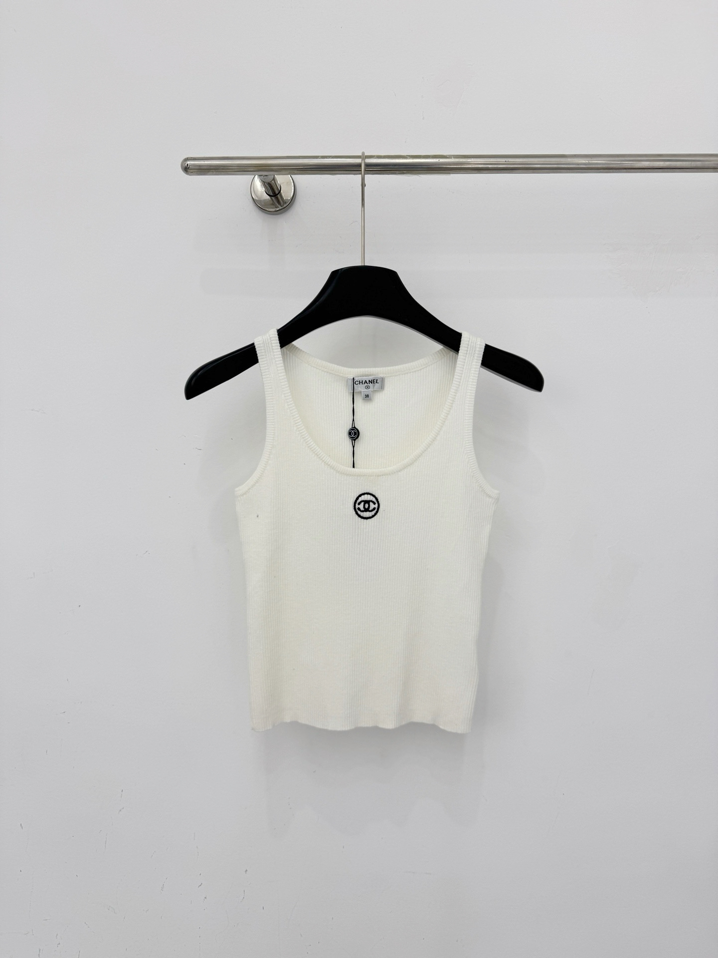 Chrome Hearts 黑白两色针织背心，修身显瘦，软糯亲肤，简约U领，小标点缀，百搭内搭外穿都 。L