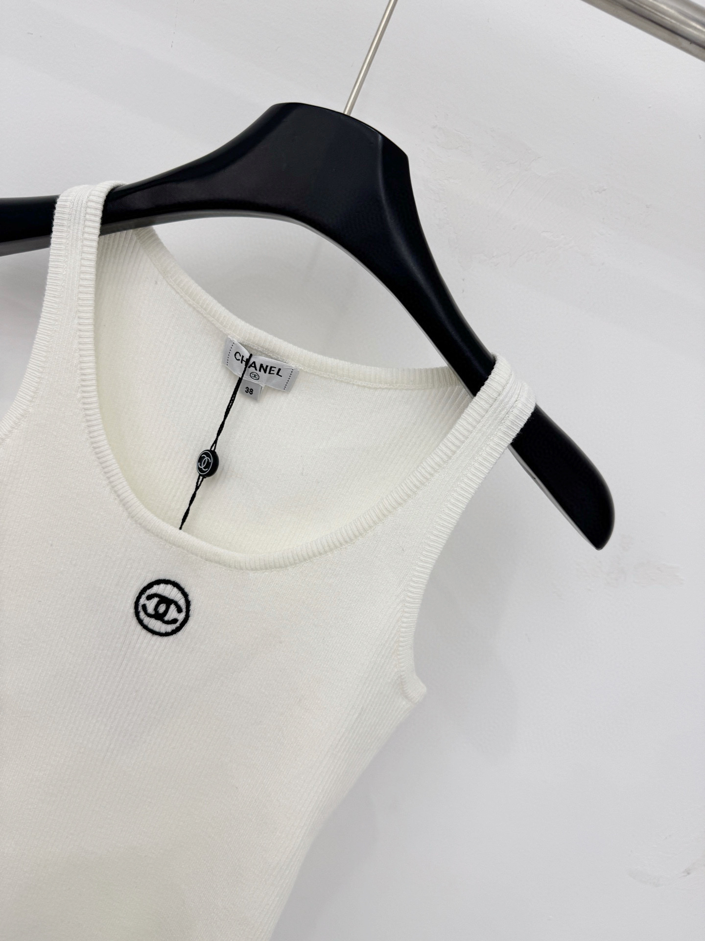 Chrome Hearts 黑白两色针织背心，修身显瘦，软糯亲肤，简约U领，小标点缀，百搭内搭外穿都 。L