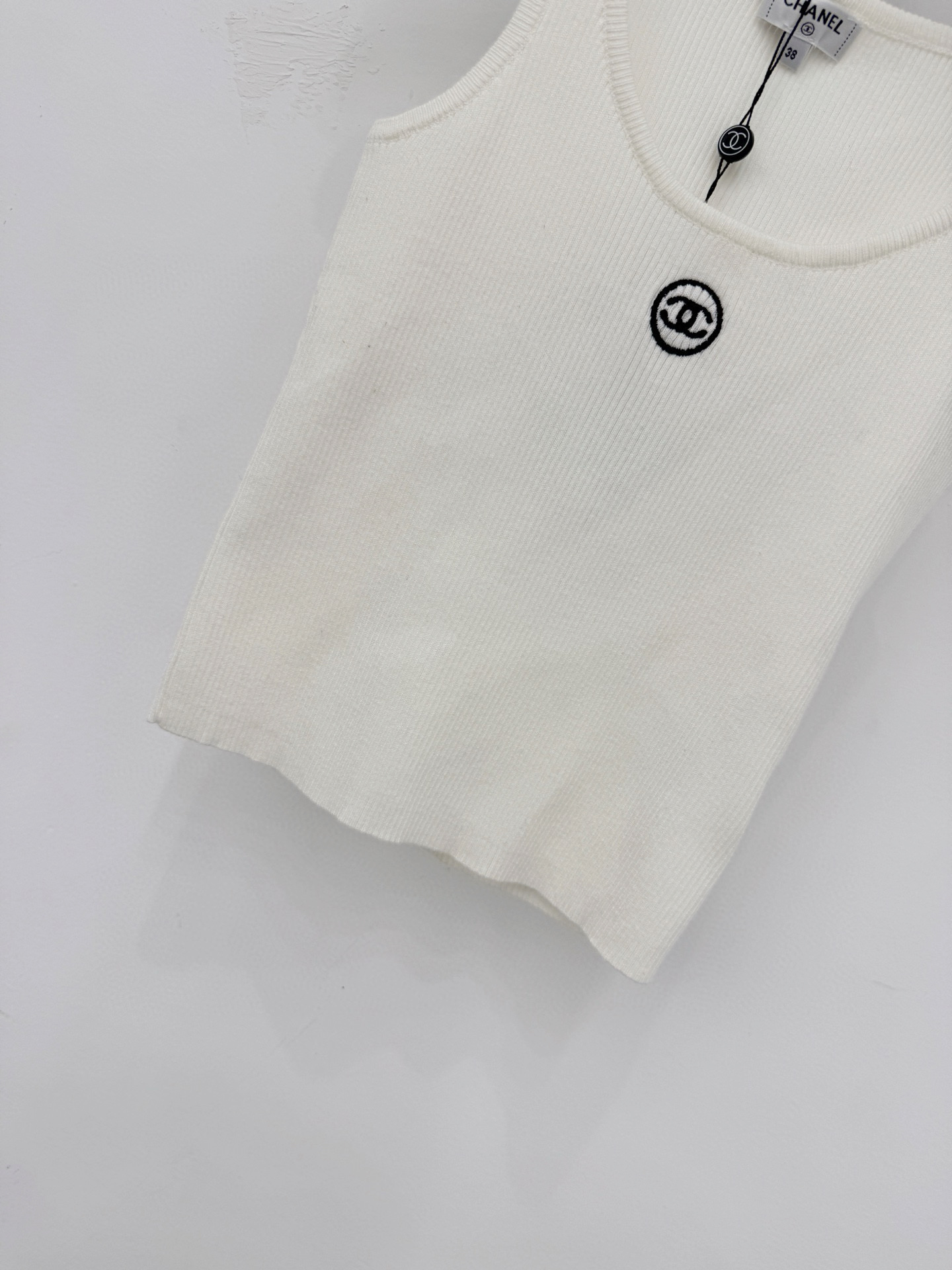 Chrome Hearts 黑白两色针织背心，修身显瘦，软糯亲肤，简约U领，小标点缀，百搭内搭外穿都 。L