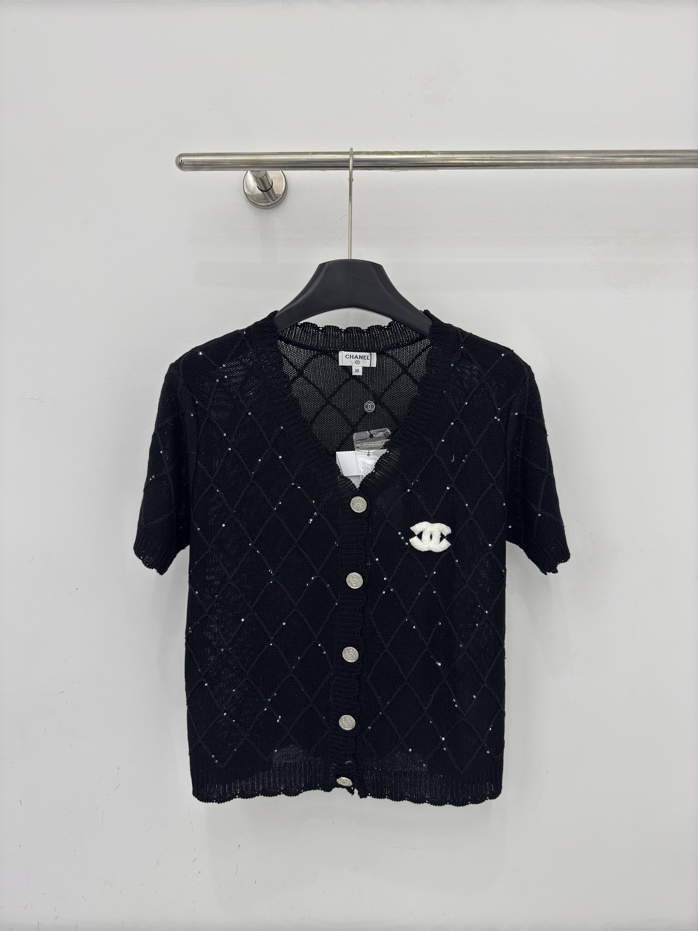 Chrome Hearts 黑白菱格亮片针织短袖开衫，V领波浪边，小标点缀，透气镂空，简约高级，百搭耐看。D