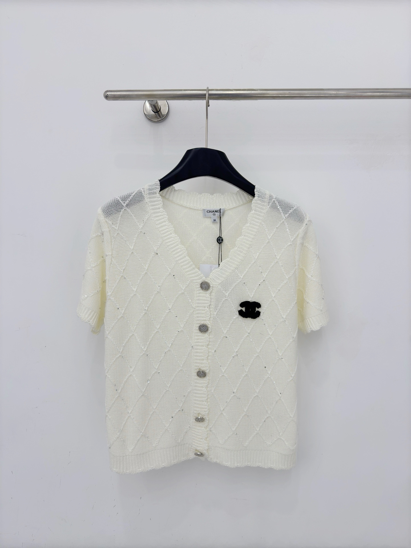 Chrome Hearts 黑白菱格亮片针织短袖开衫，V领波浪边，小标点缀，透气镂空，简约高级，百搭耐看。D