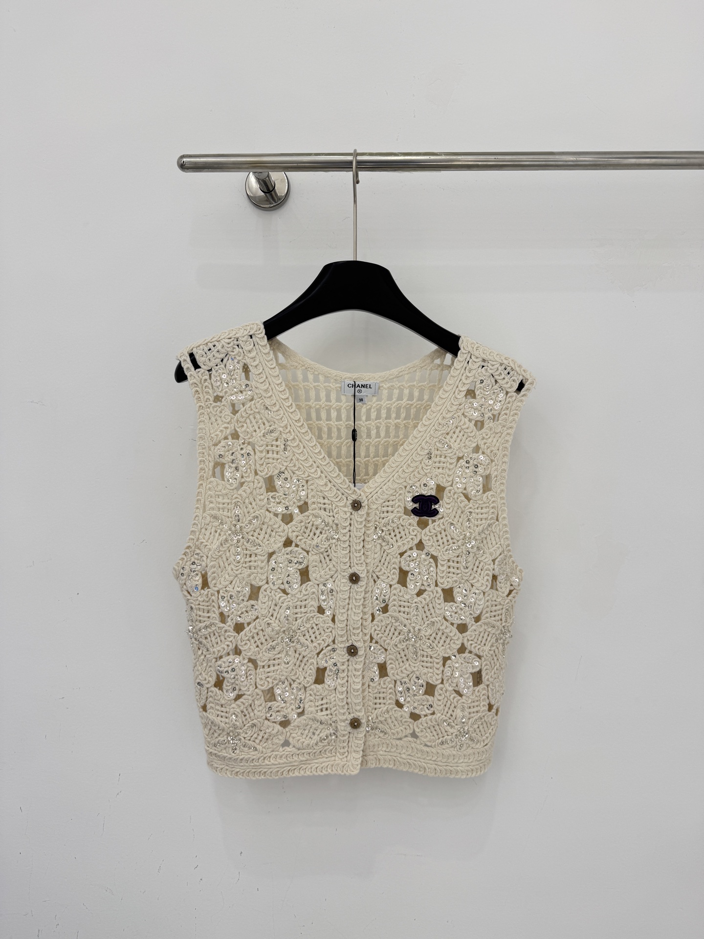 Chrome Hearts 米白手工钩花镂空马甲，亮片点缀，V领宽松版型，优雅，叠穿氛围感拉满。D