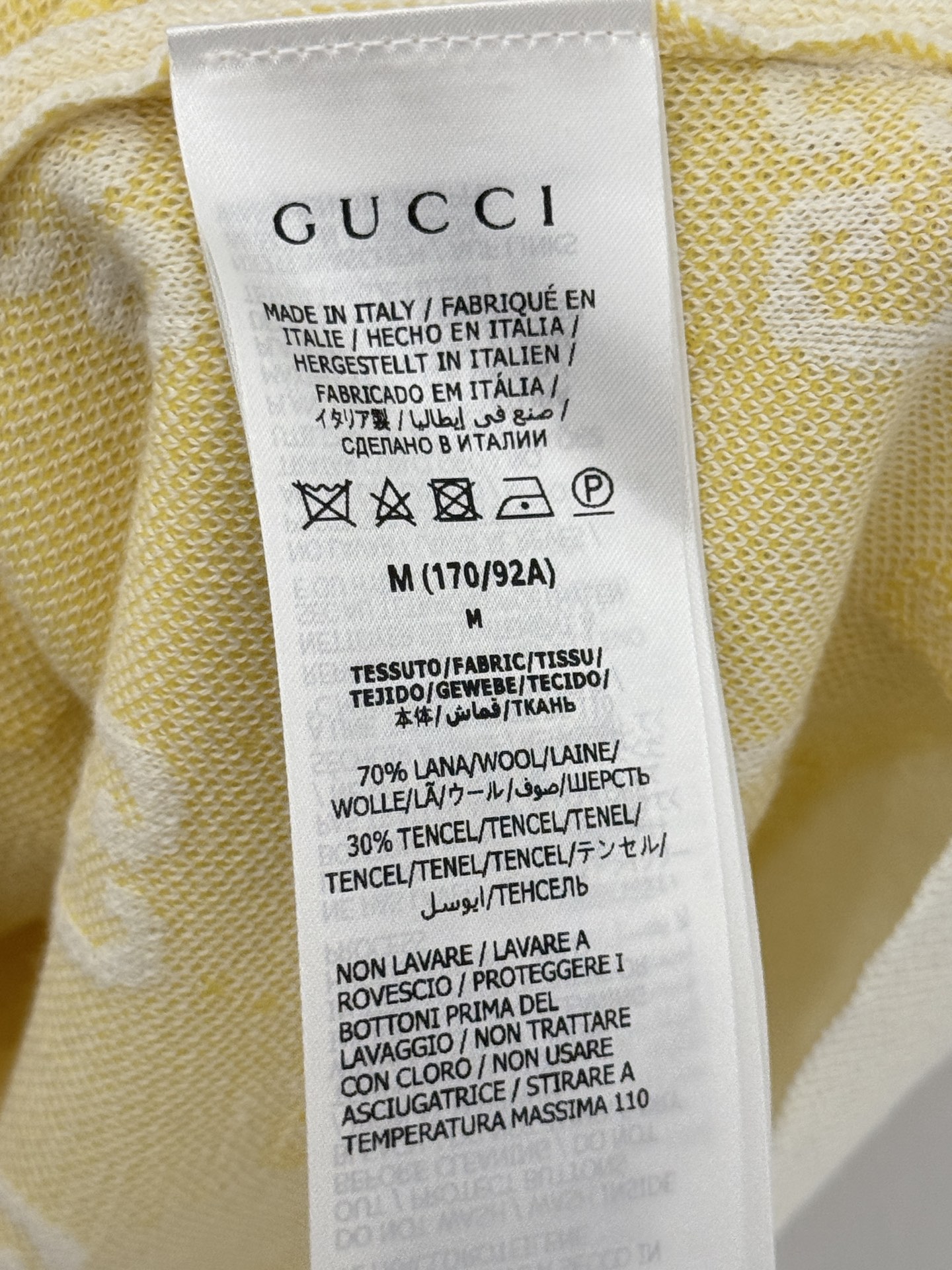 Gucci 针织Polo衫，双G提花满印，清新马卡龙配色，翻领短袖设计，软糯亲肤，尽显轻奢 气质。Y