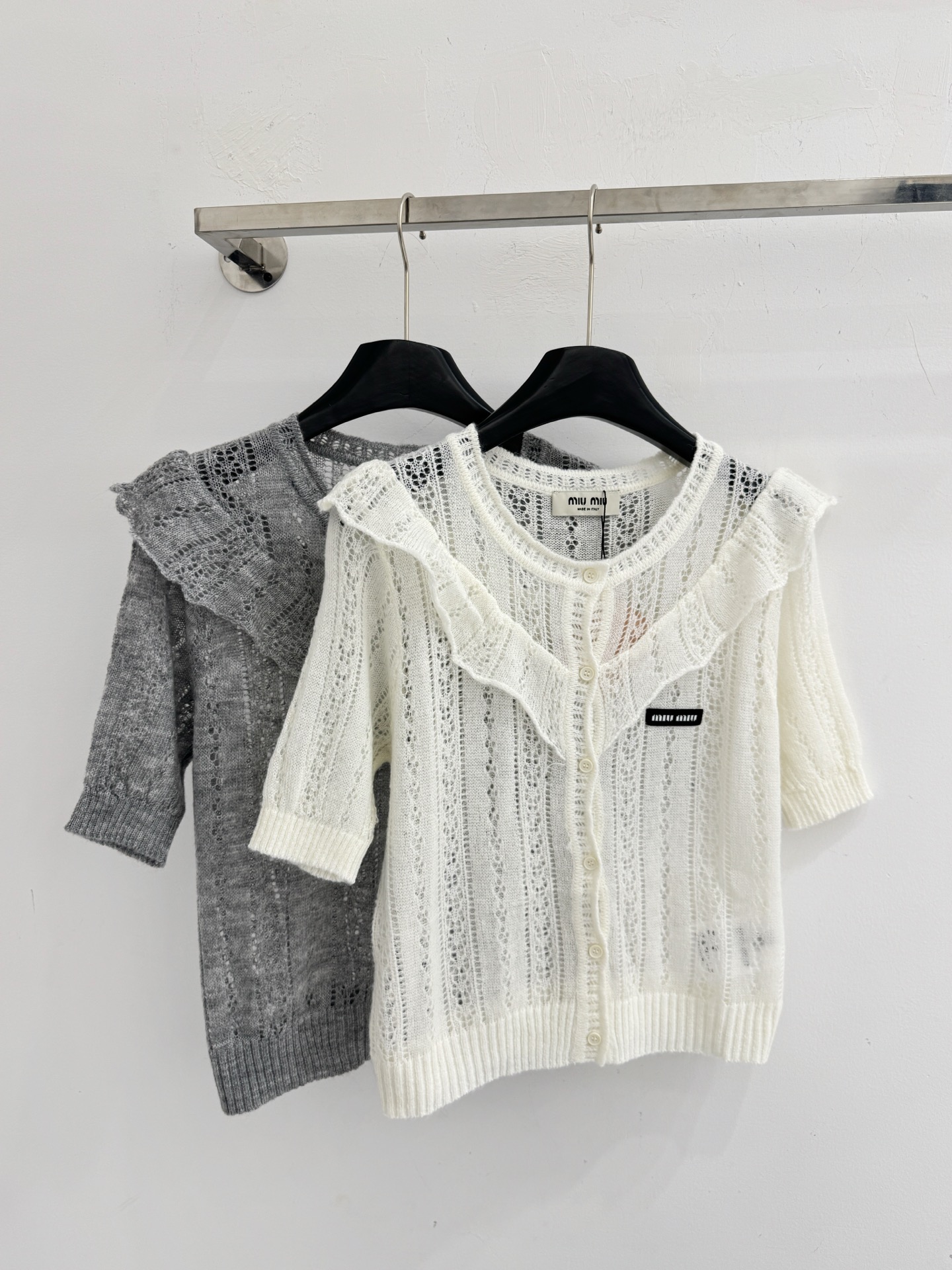 Chanel 针织开衫，镂空荷叶边设计，温柔减龄，清爽又 。L
