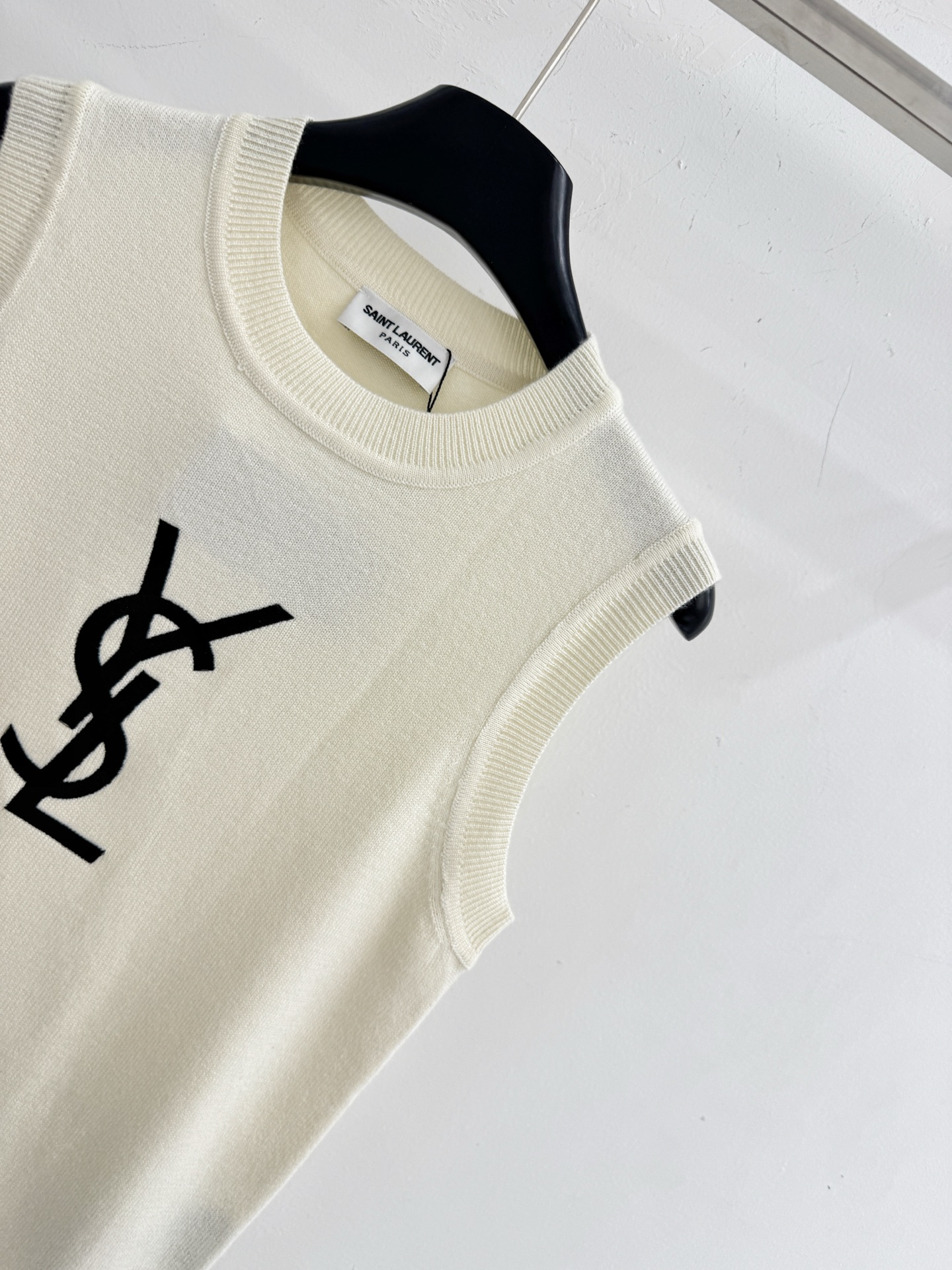 Saint Laurent 米白针织无袖背心，YSL大Logo，简约高级，百搭 。X