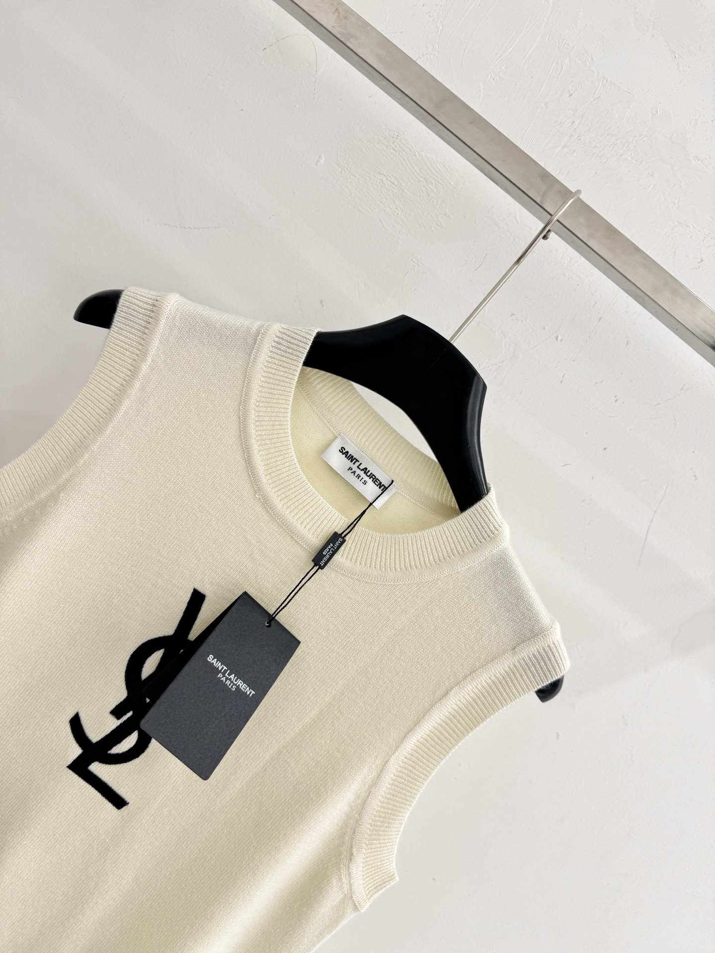 Saint Laurent 米白针织无袖背心，YSL大Logo，简约高级，百搭 。X