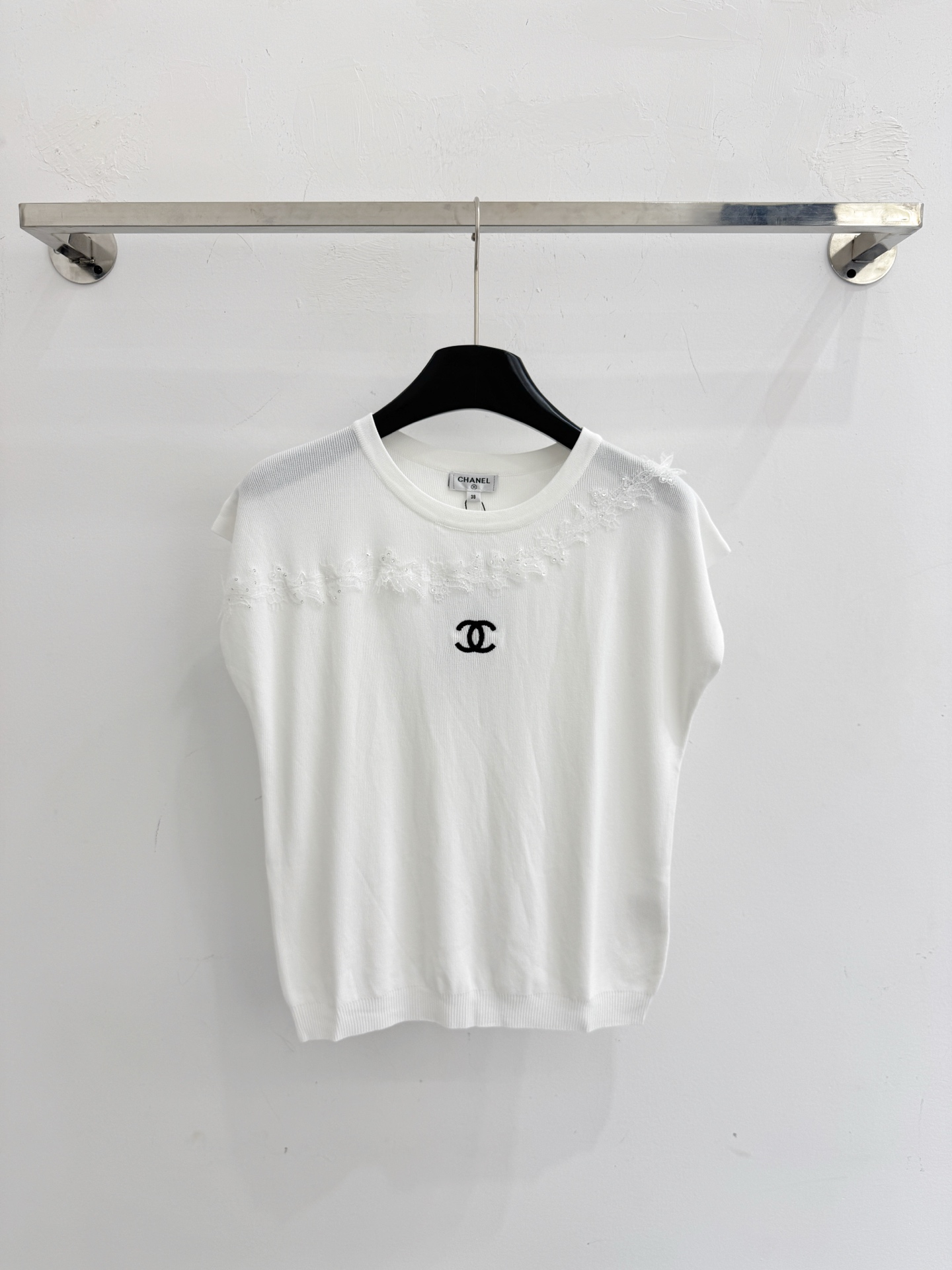 Chanel 小香风无袖针织衫，蕾丝拼接，双C标识，温柔 。X