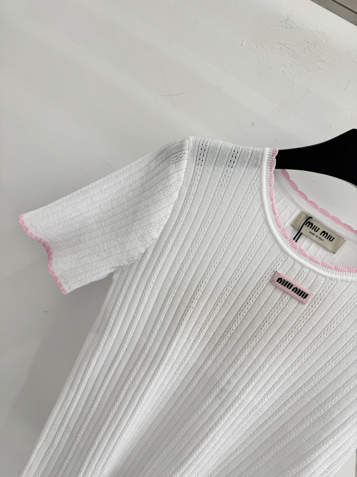 Chanel 粉边撞色针织短袖，坑条肌理，甜妹风显瘦又清新