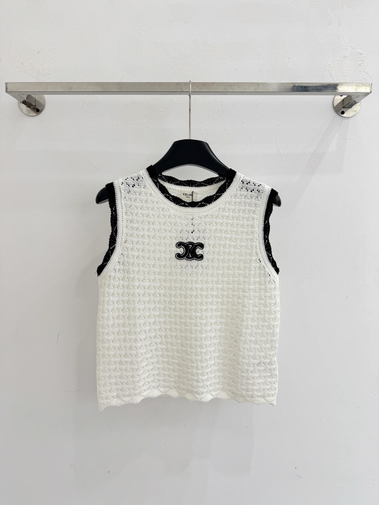 Celine 镂空撞色针织背心，logo点缀，甜酷又高级