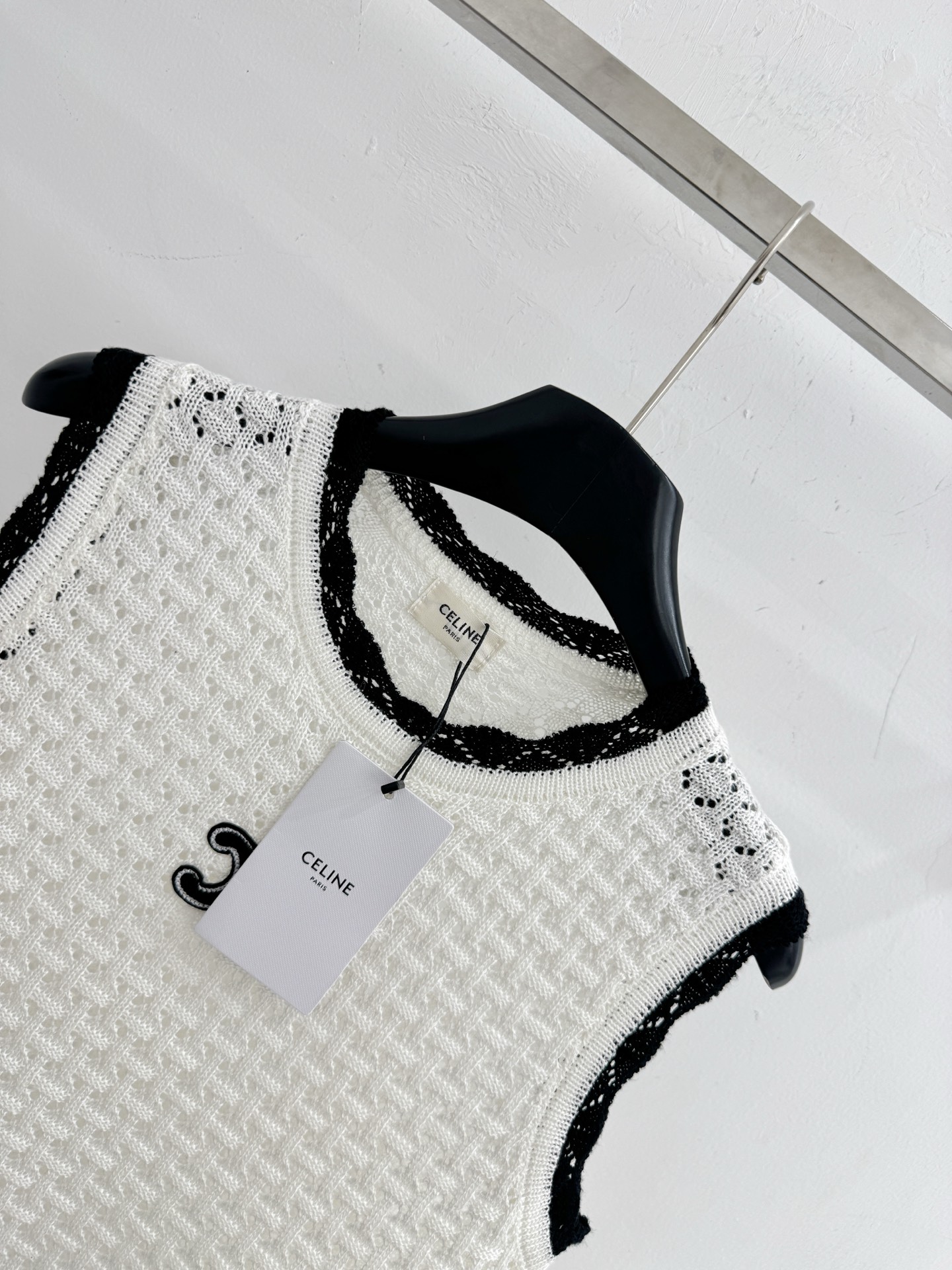 Celine 镂空撞色针织背心，logo点缀，甜酷又高级