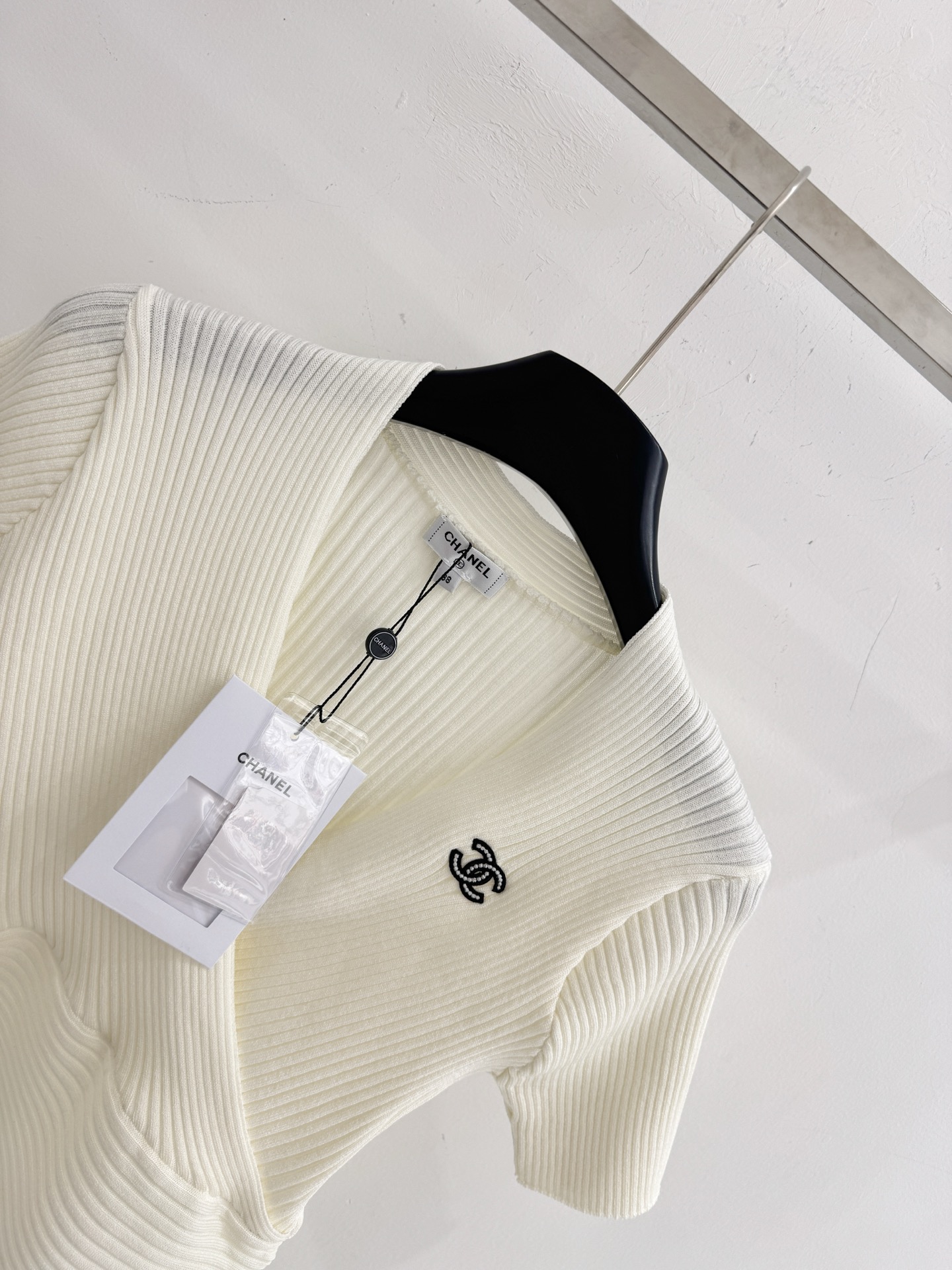 Chrome Hearts V领针织短袖两件套，修身显瘦，气质百搭，尽显优雅