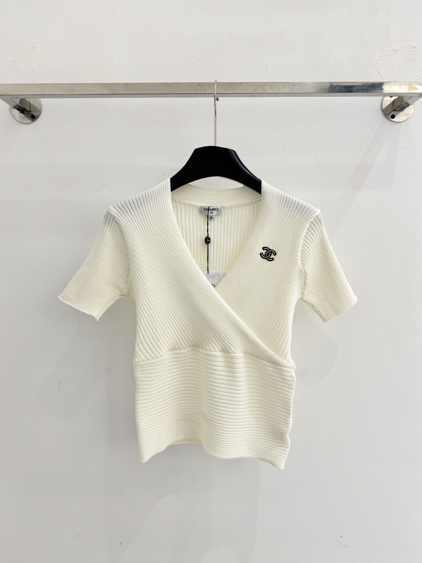 Chrome Hearts V领针织短袖两件套，修身显瘦，气质百搭，尽显优雅
