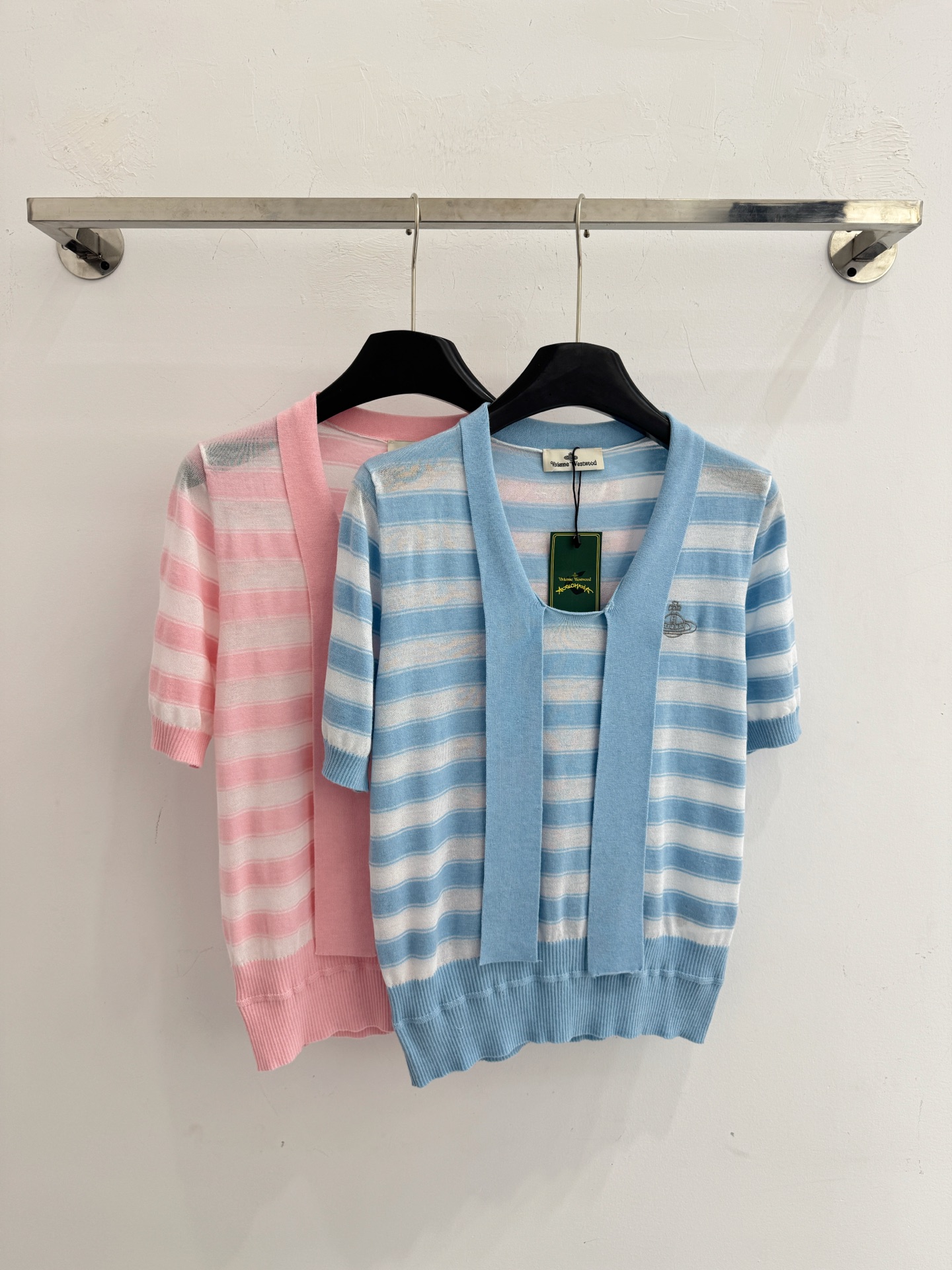 Vivienne Westwood 撞色条纹针织短袖，轻薄透气，百搭，尽显清新少女感