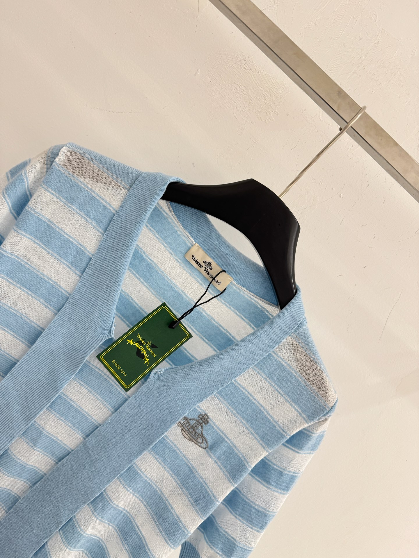 Vivienne Westwood 撞色条纹针织短袖，轻薄透气，百搭，尽显清新少女感
