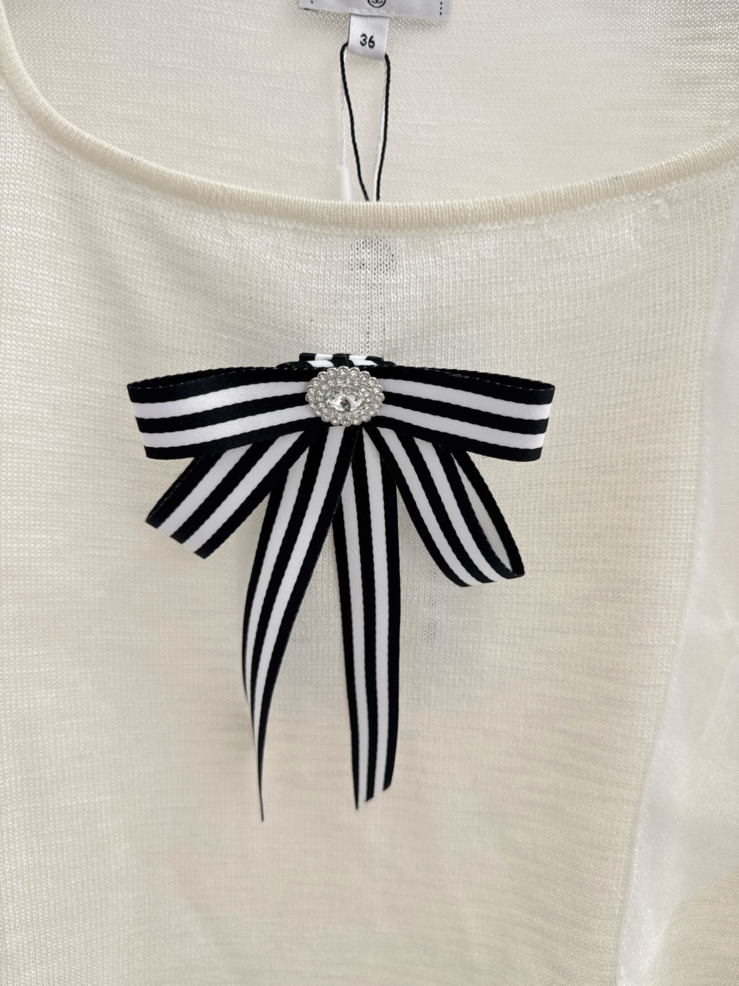 Chrome Hearts 灰白撞色针织上衣，网纱蝴蝶结装饰，温柔优雅百搭
