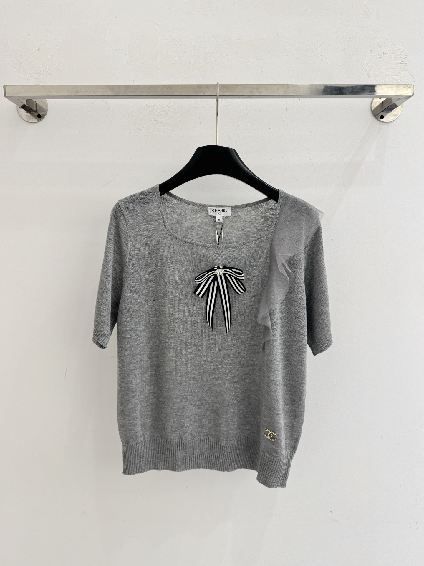 Chrome Hearts 灰白撞色针织上衣，网纱蝴蝶结装饰，温柔优雅百搭