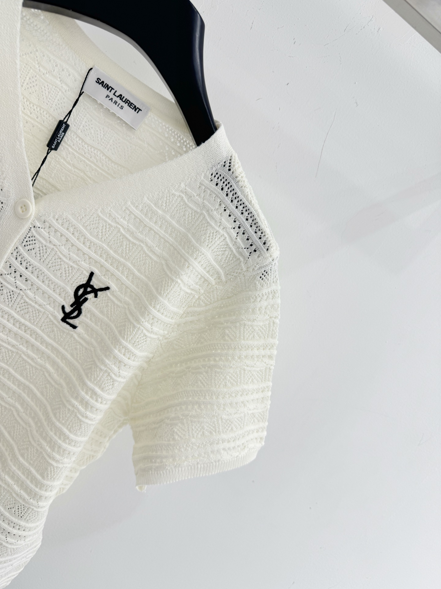 Saint Laurent YSL26春夏新款，白色镂空针织开衫，V领短袖，花纹，温柔优雅