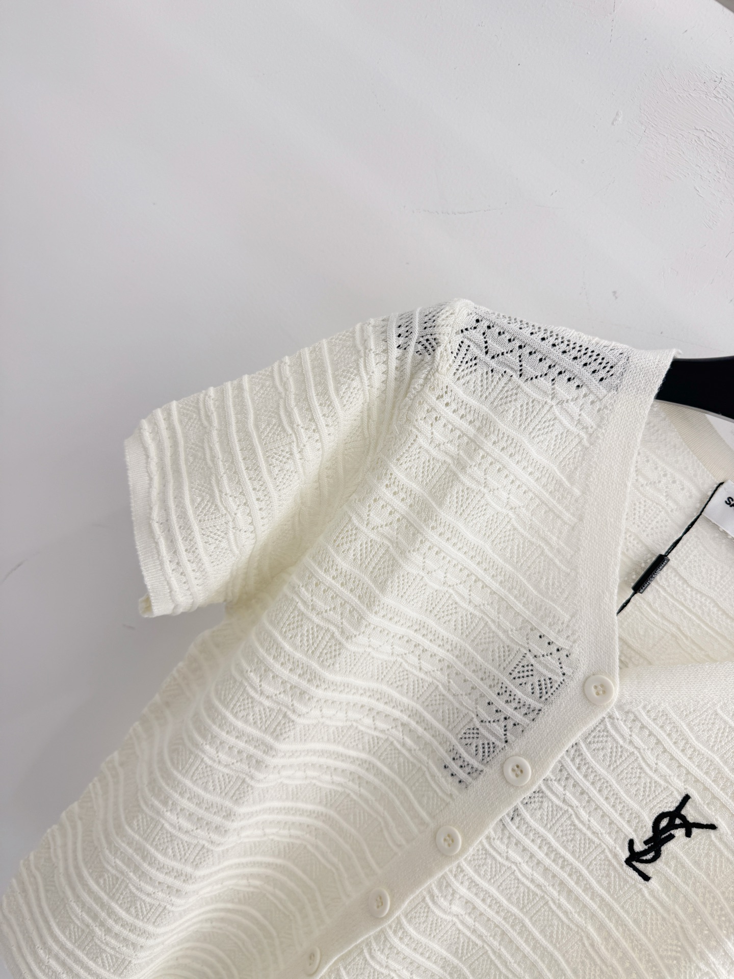 Saint Laurent YSL26春夏新款，白色镂空针织开衫，V领短袖，花纹，温柔优雅