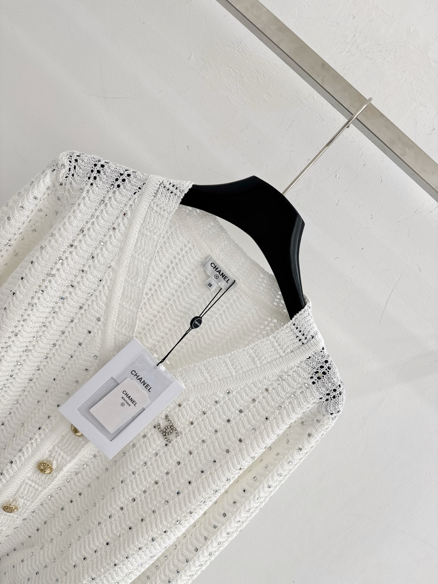 Chrome Hearts 双C烫钻镂空V领针织开衫，金扣设计，温柔气质，两色可选