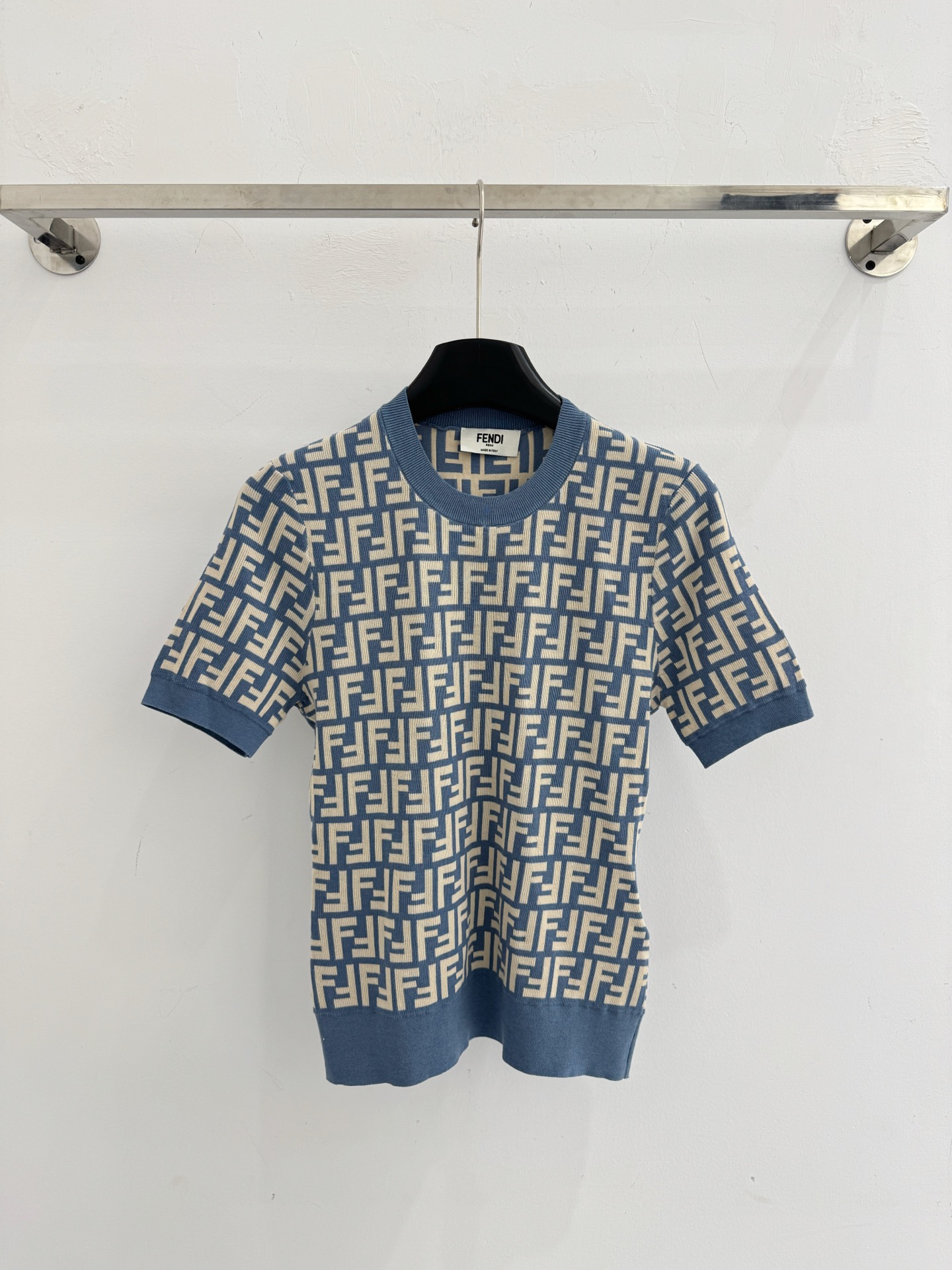 Fendi 双F满印无袖针织包臀裙，修身显瘦，轻奢