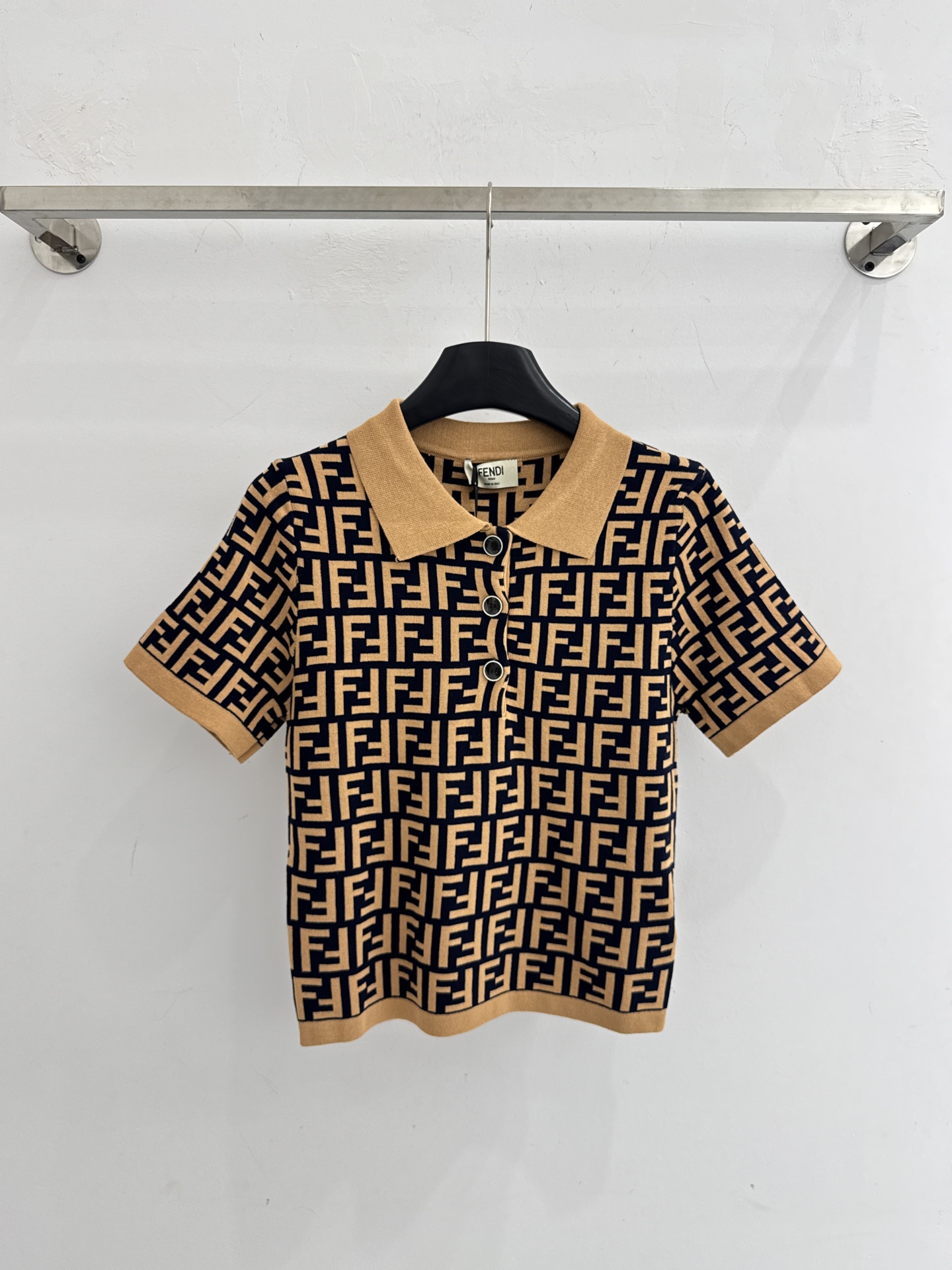 Fendi 芬迪双F满印Polo领针织衫，两色可选，显瘦，通勤百搭