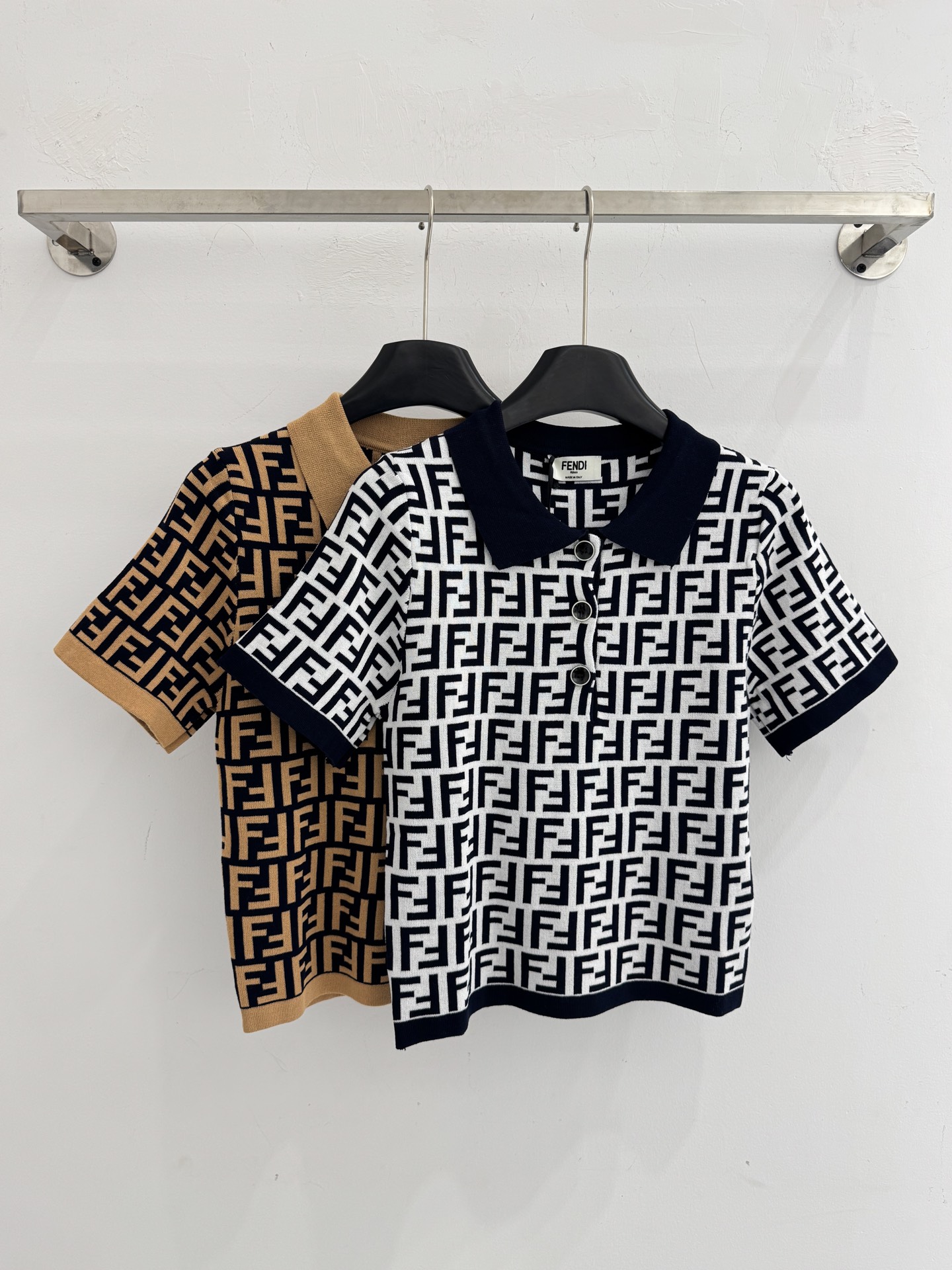 Fendi 芬迪双F满印Polo领针织衫，两色可选，显瘦，通勤百搭