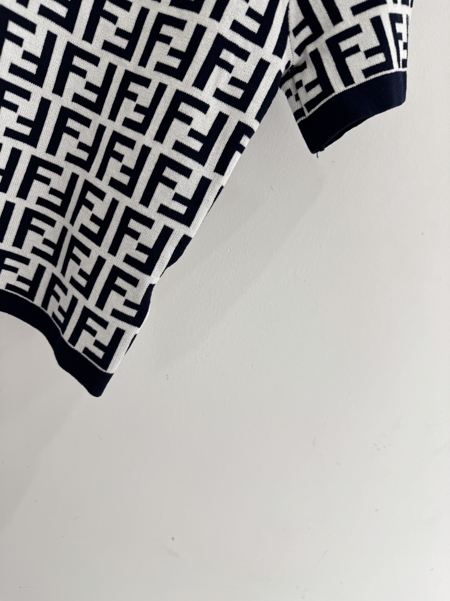 Fendi 芬迪双F满印Polo领针织衫，两色可选，显瘦，通勤百搭