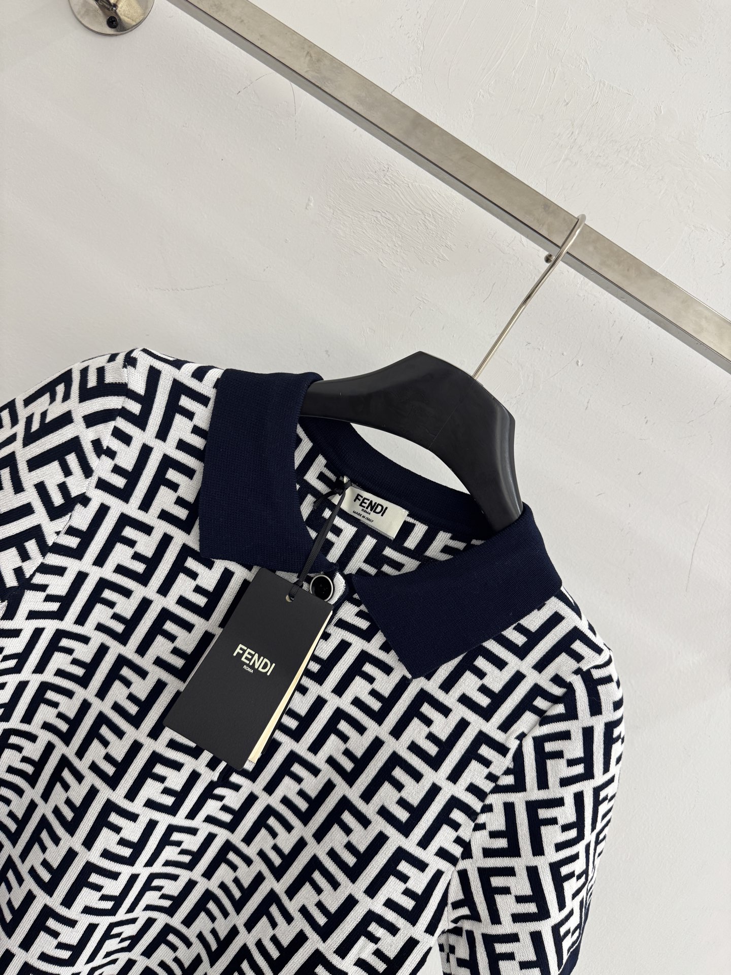 Fendi 芬迪双F满印Polo领针织衫，两色可选，显瘦，通勤百搭
