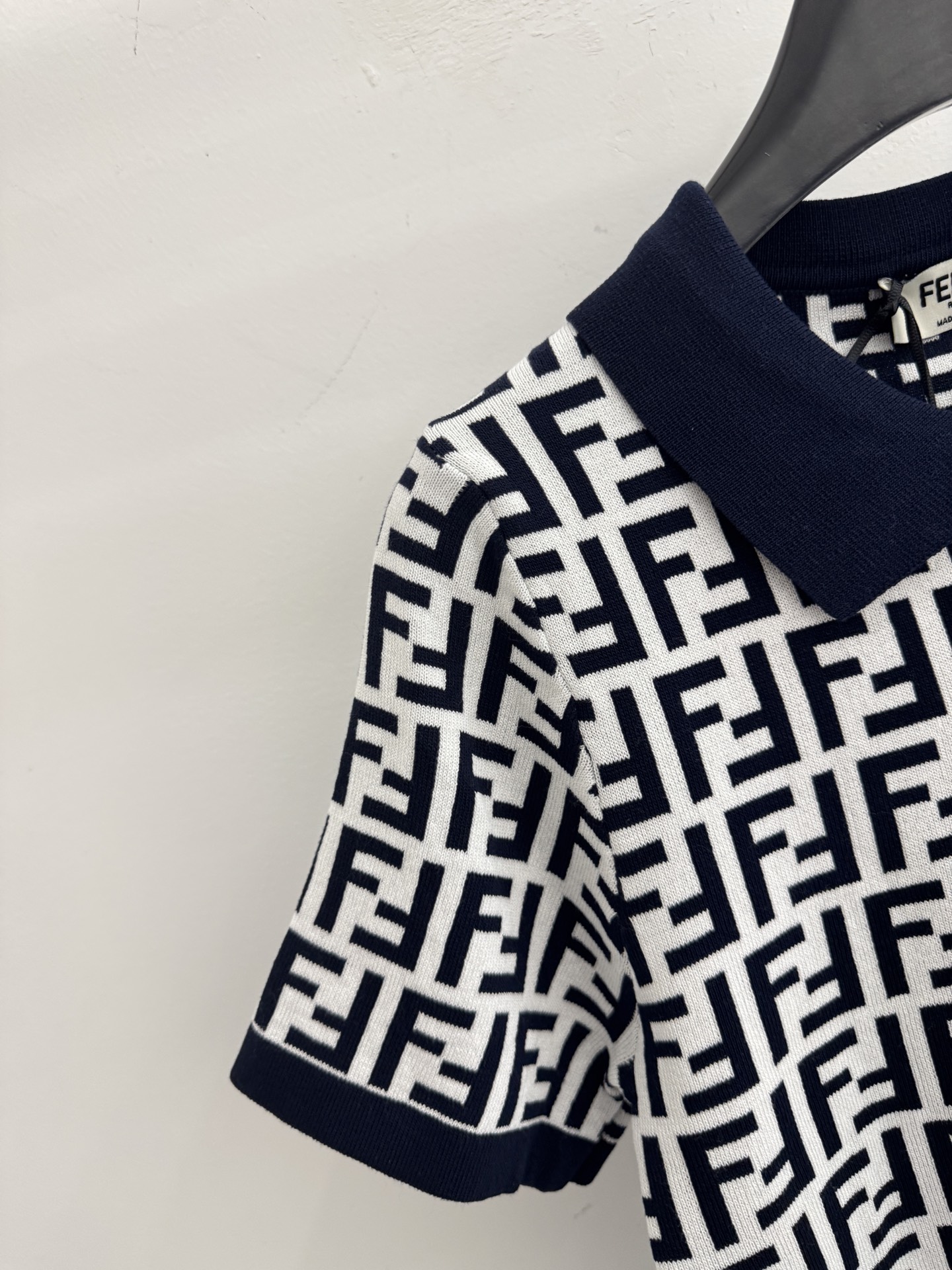 Fendi 芬迪双F满印Polo领针织衫，两色可选，显瘦，通勤百搭