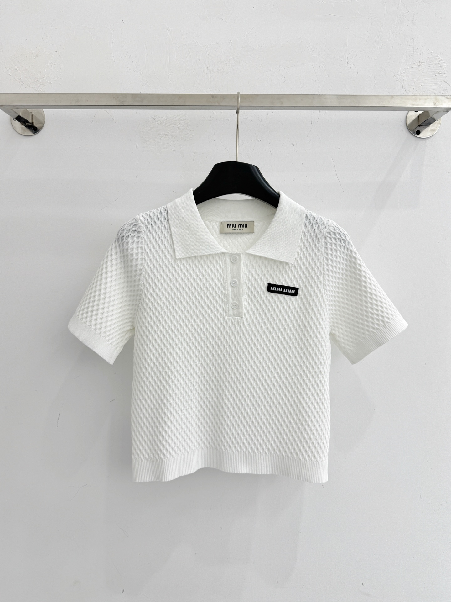 Chanel 菱格纹Polo针织衫，白藏青双色，简约