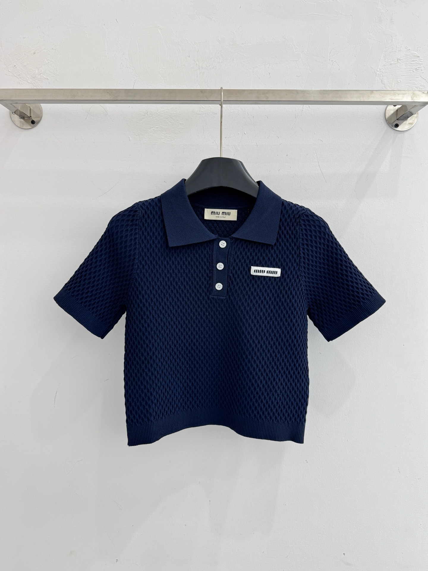 Chanel 菱格纹Polo针织衫，白藏青双色，简约