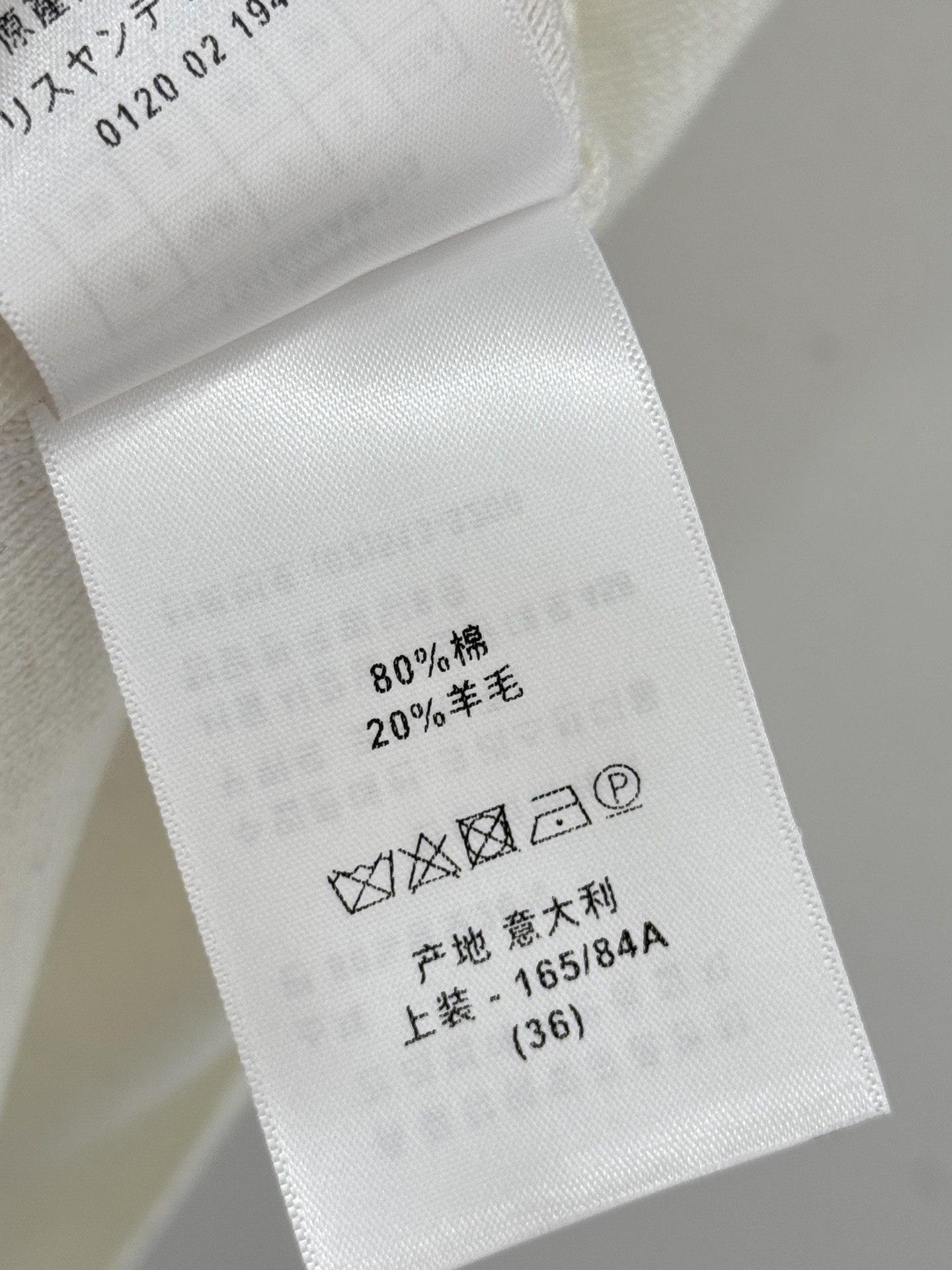 Unknown 撞色V领针织短袖，蜜蜂刺绣，简约高级，两色可选