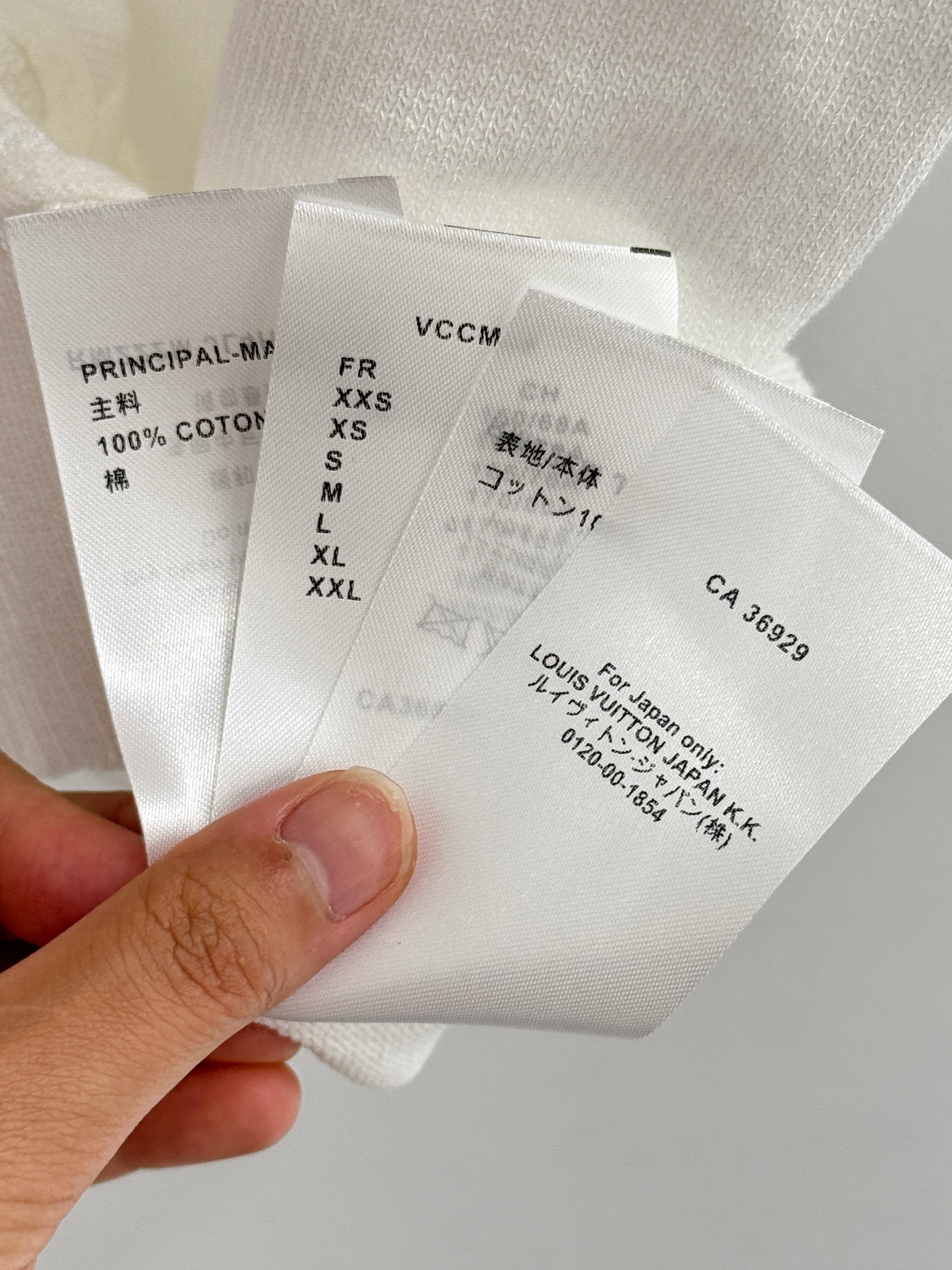 Louis Vuitton LV26春夏新款，灰白两色针织短袖，立体老花刺绣，高级