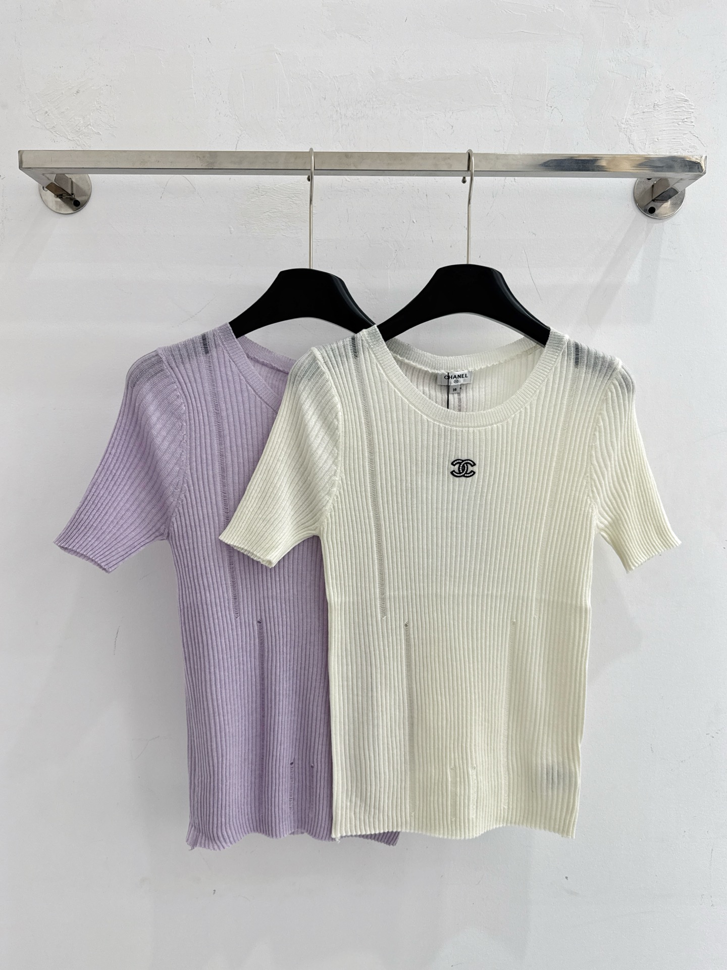 Chrome Hearts CH26春夏新款，香奈儿紫白两色坑条针织短袖，双C标点缀，简约高级