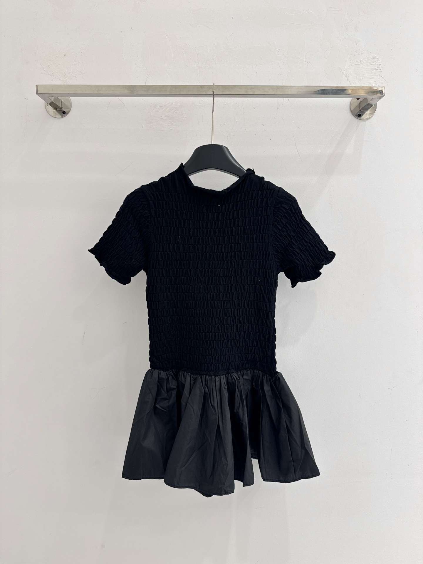 Chrome Hearts CH26春夏新款，香奈儿黑色褶皱收腰上衣，双C标点缀，荷叶摆设计，甜酷