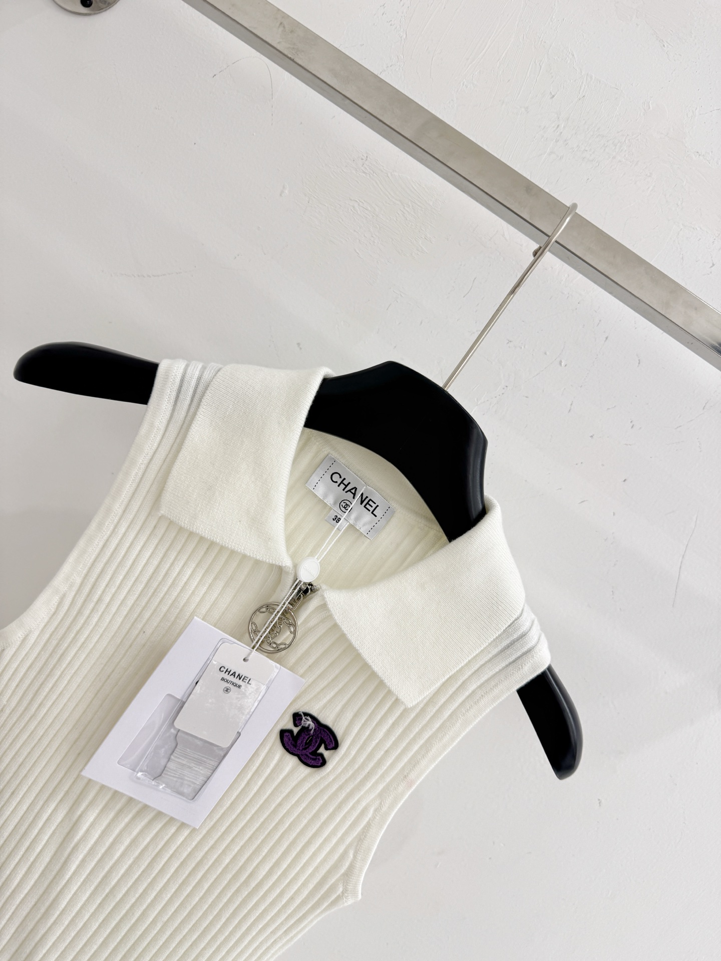 Chrome Hearts 黑白两色坑条无袖针织衫，拉链Polo领，双C标