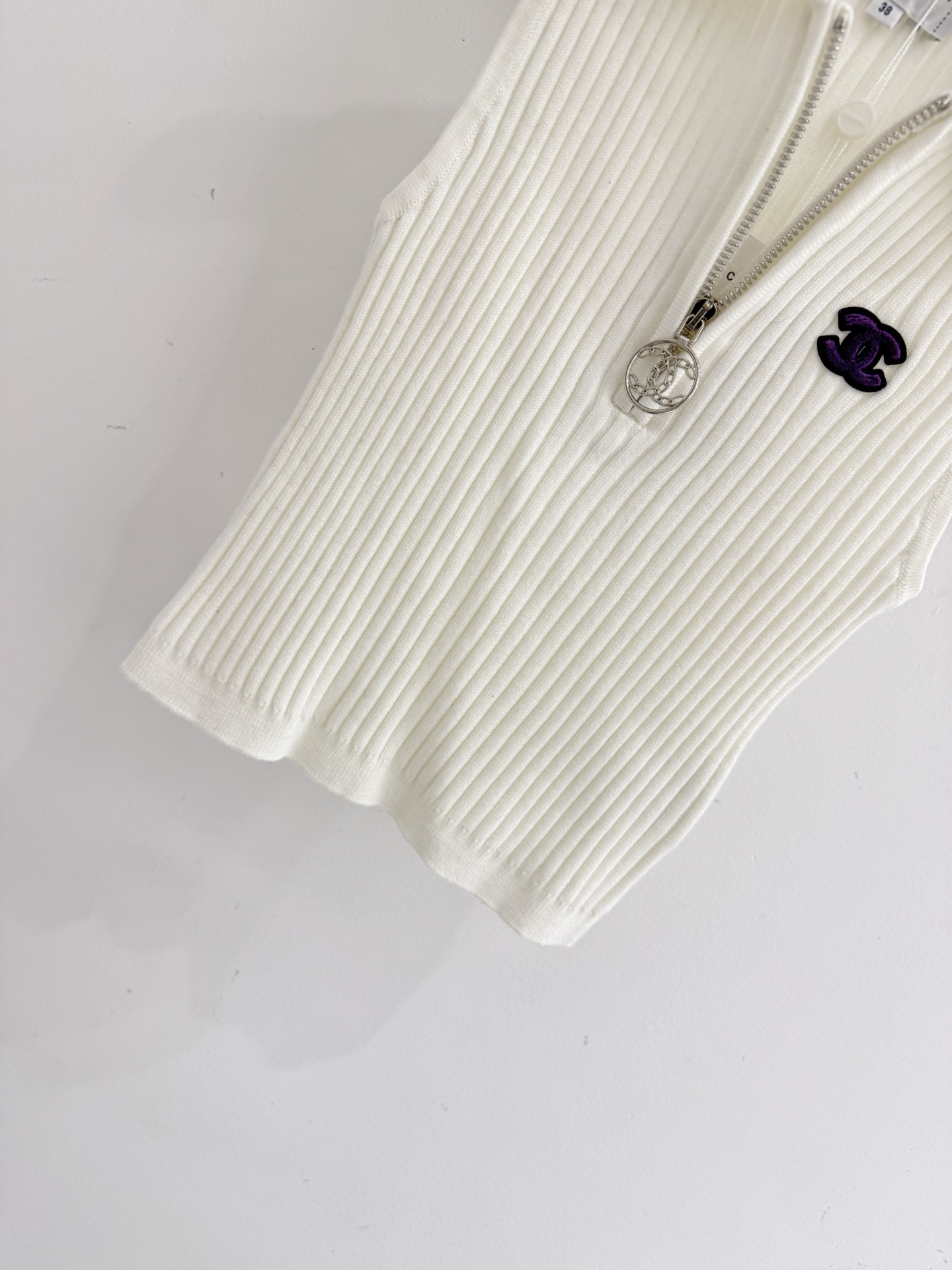Chrome Hearts 黑白两色坑条无袖针织衫，拉链Polo领，双C标